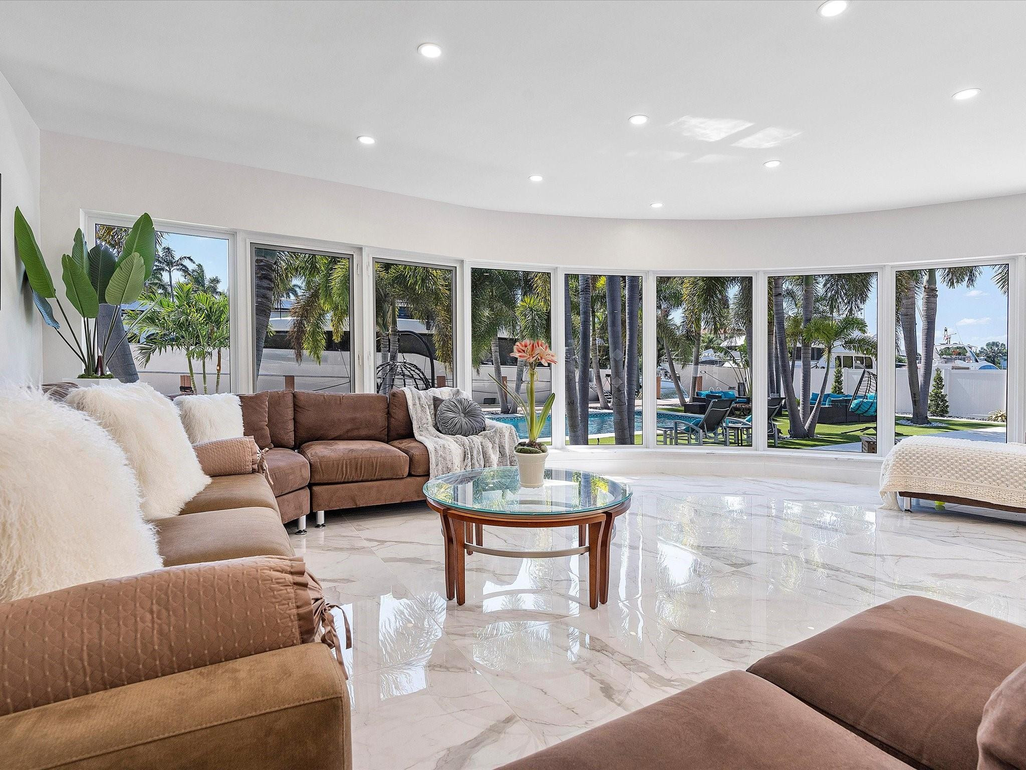 207 Royal Palm, Fort Lauderdale FL 33301
