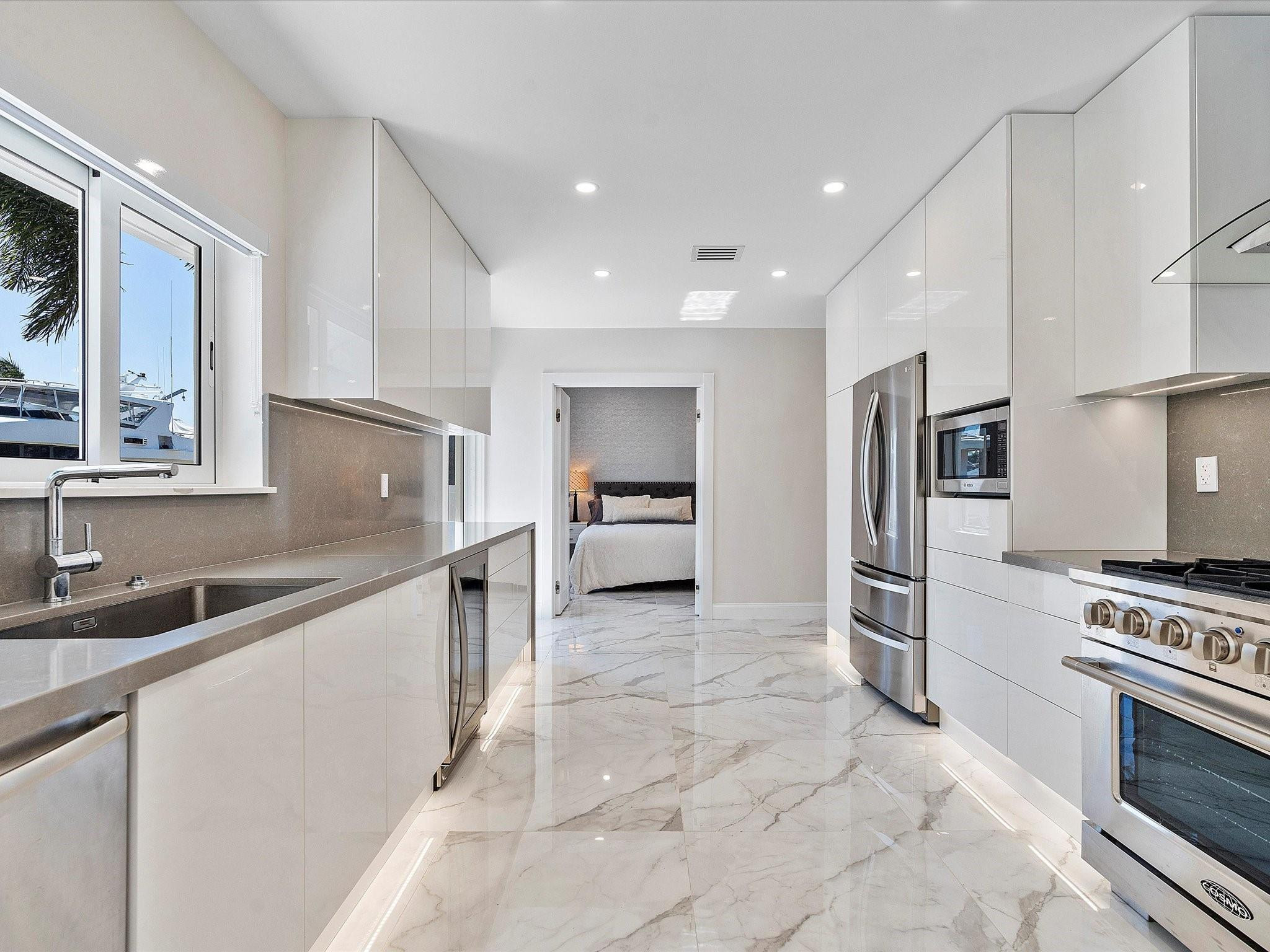 207 Royal Palm, Fort Lauderdale FL 33301