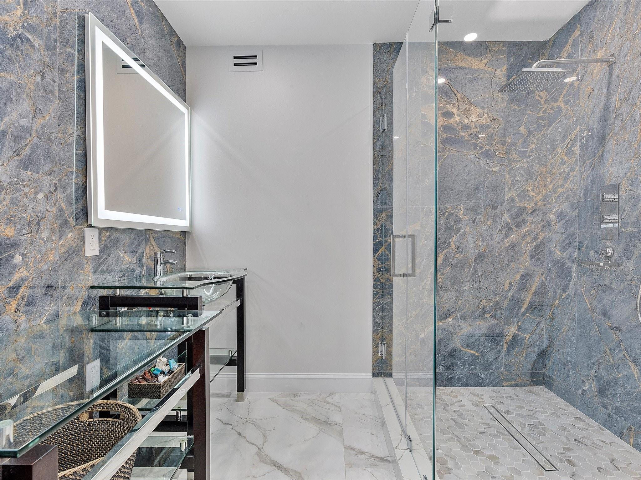 207 Royal Palm, Fort Lauderdale FL 33301