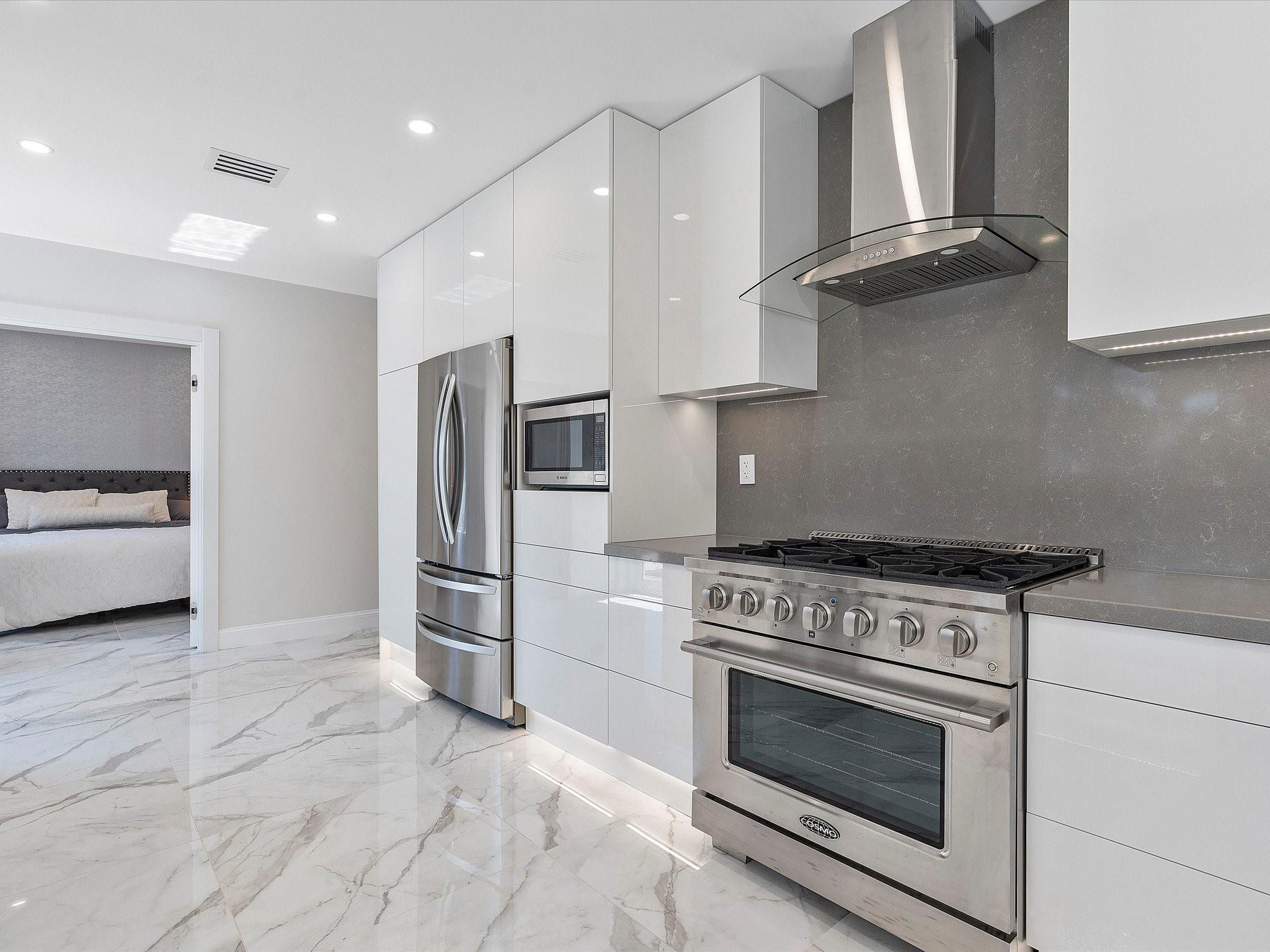 207 Royal Palm, Fort Lauderdale FL 33301