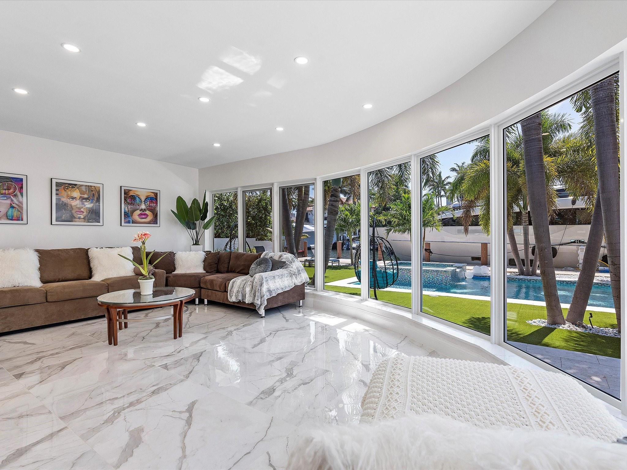 207 Royal Palm, Fort Lauderdale FL 33301