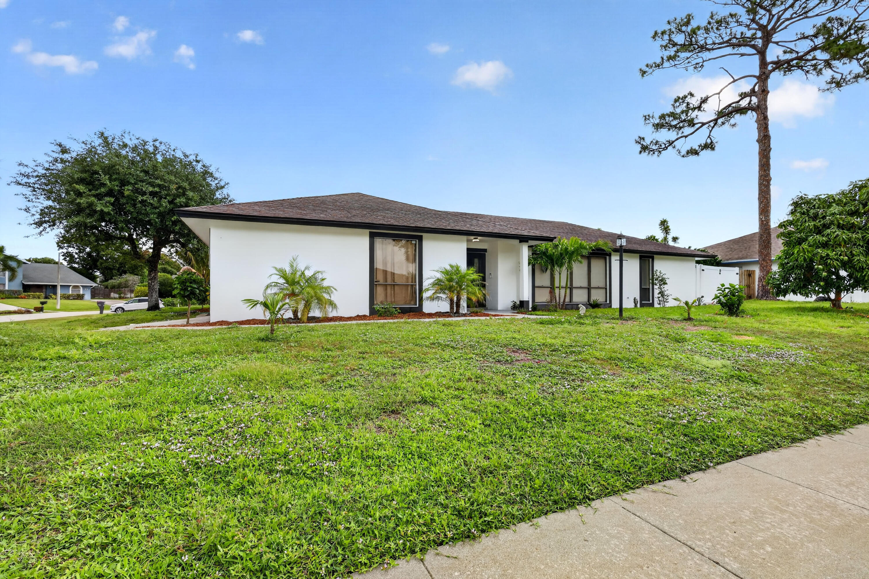 4831 Dorchester Mews, Haverhill FL 33415
