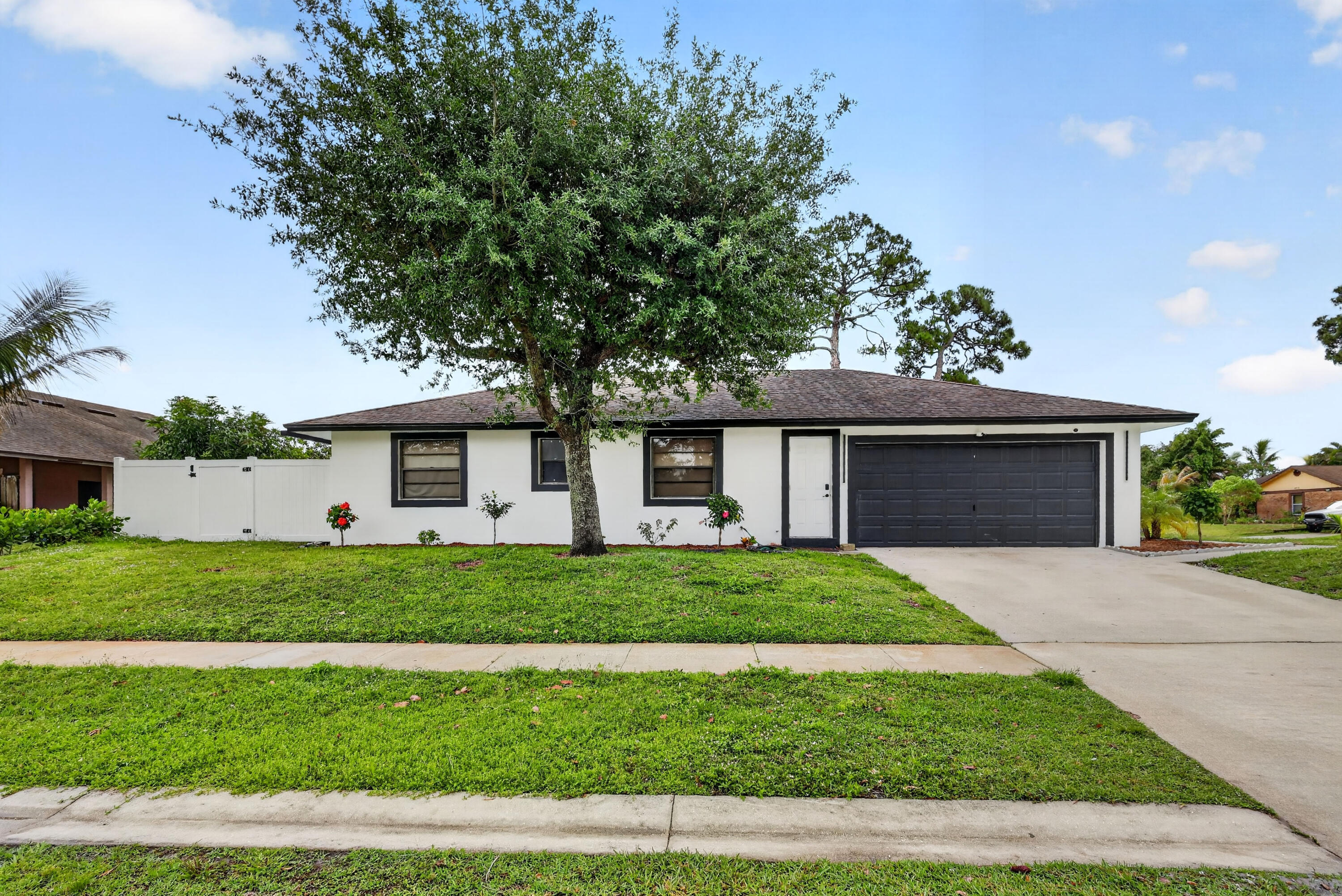 4831 Dorchester Mews, Haverhill FL 33415