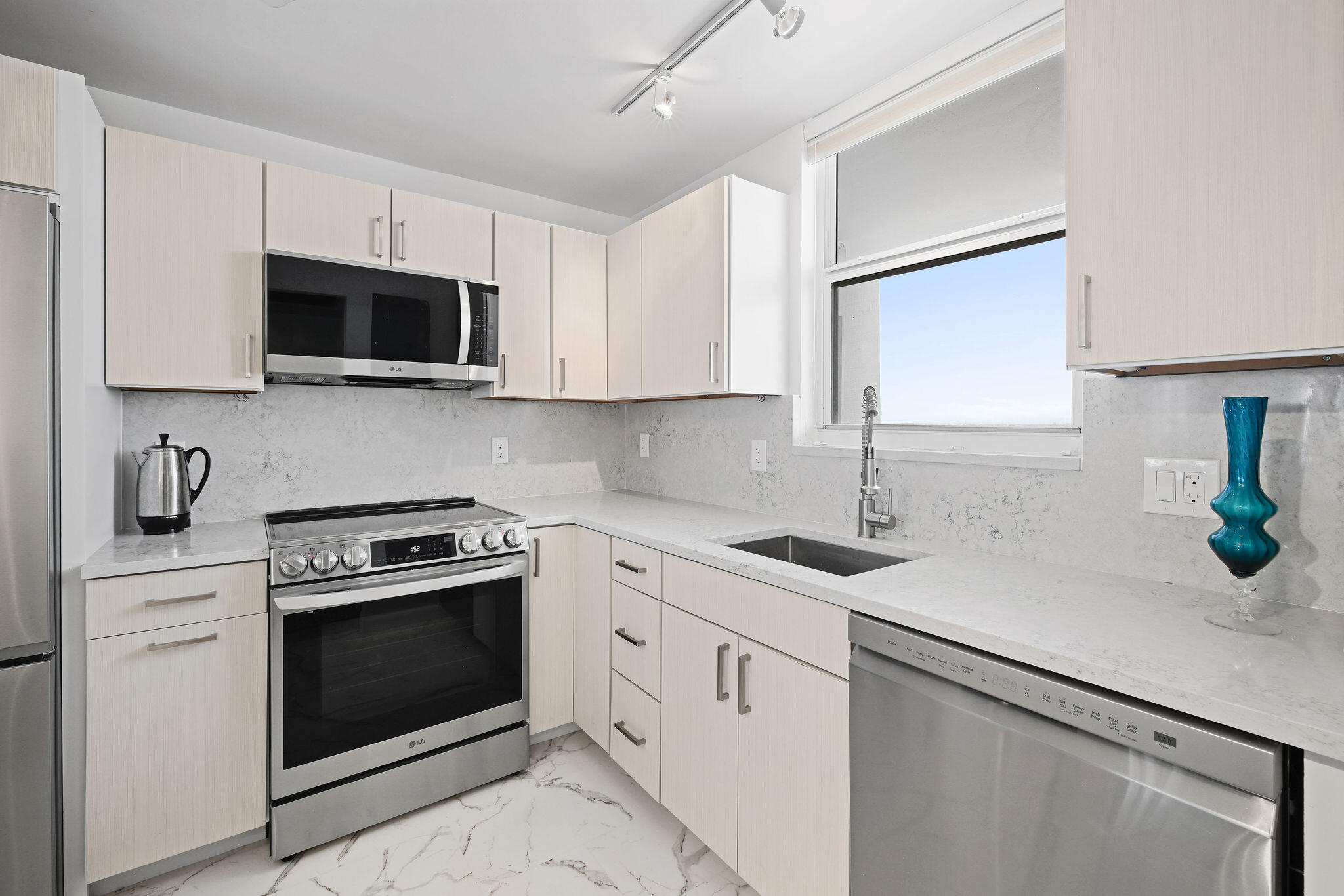 3100 NE 49 Street #1110, Fort Lauderdale FL 33308