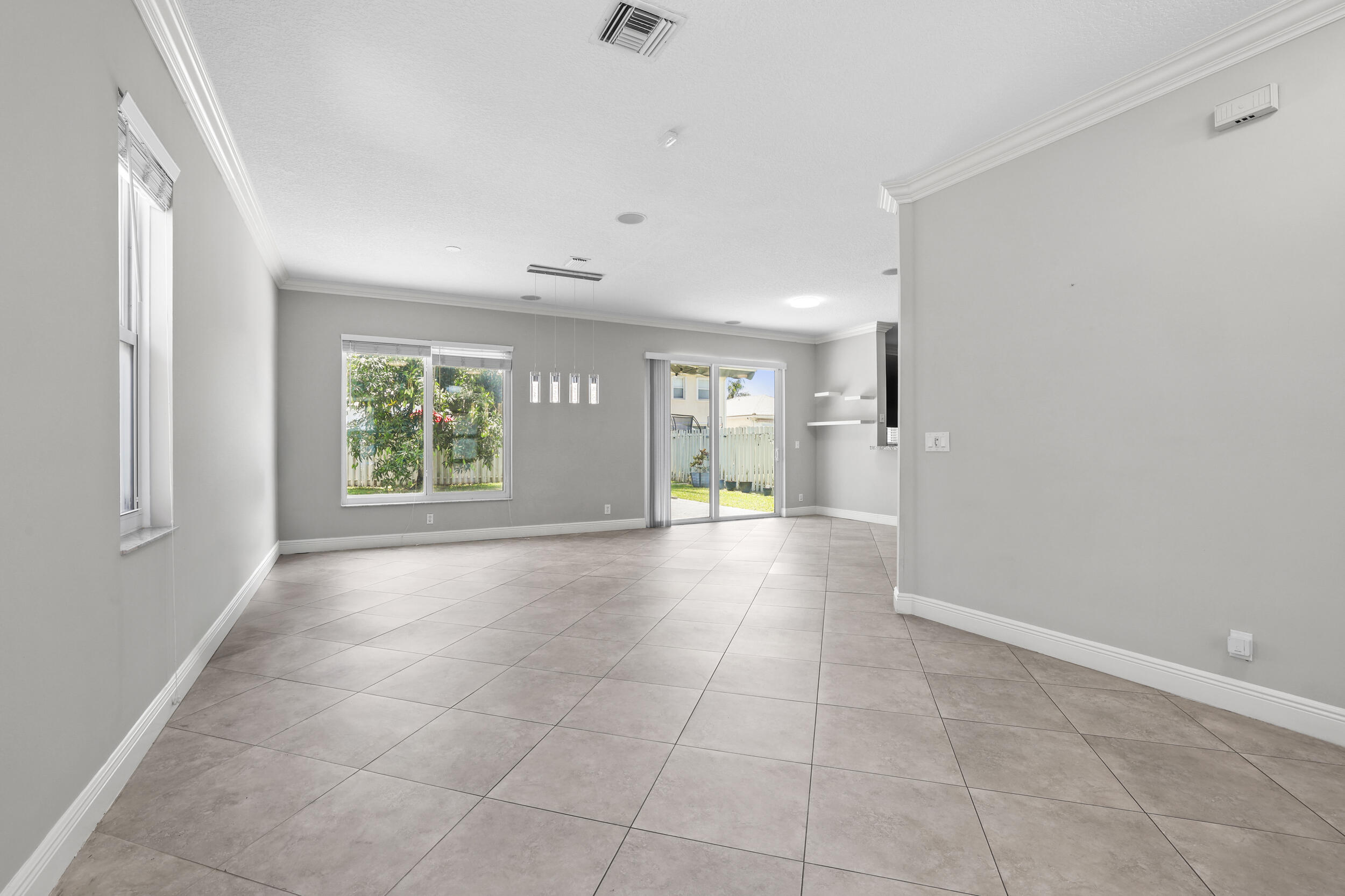 6878 NW 33rd, Margate FL 33063