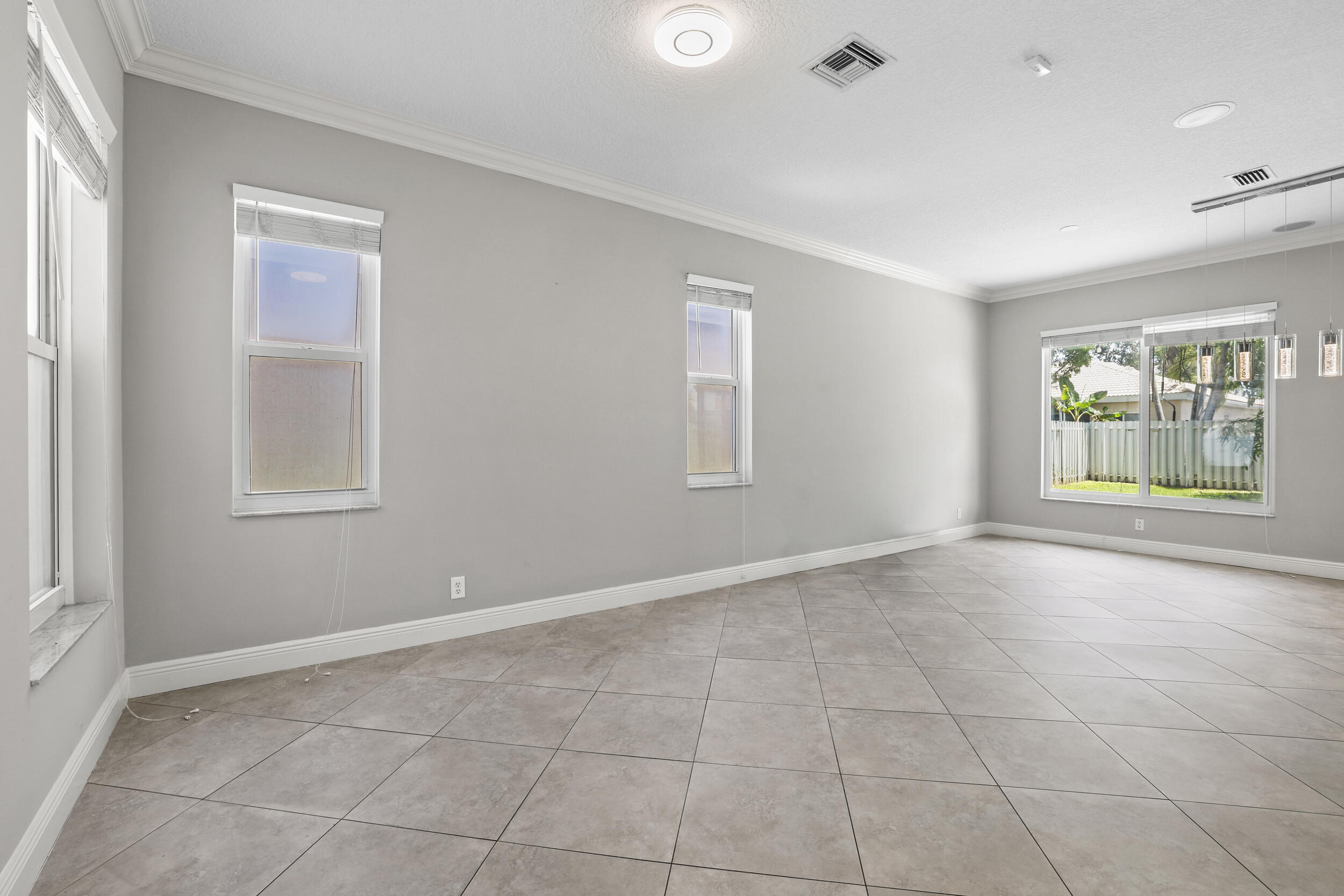 6878 NW 33rd, Margate FL 33063