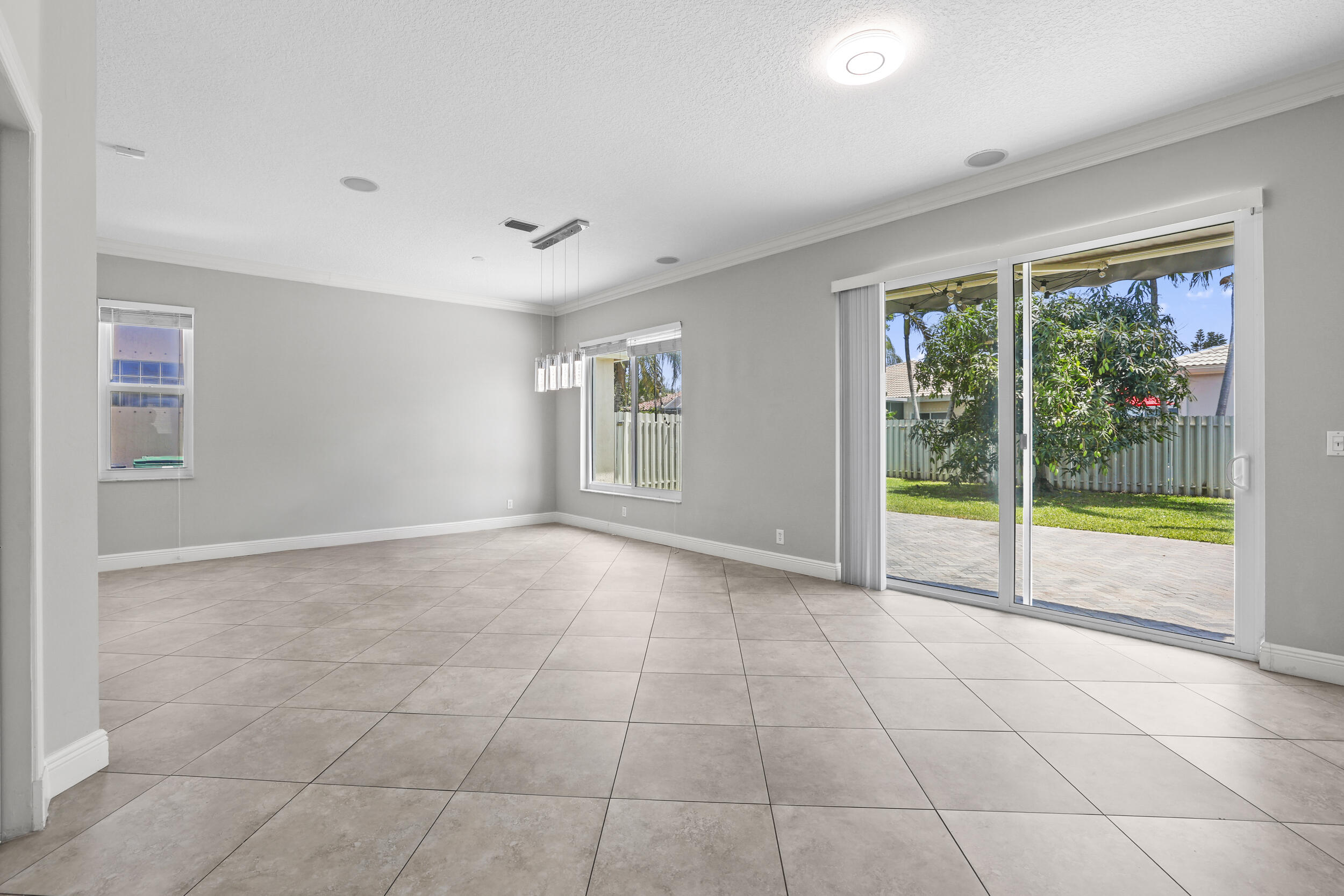 6878 NW 33rd, Margate FL 33063
