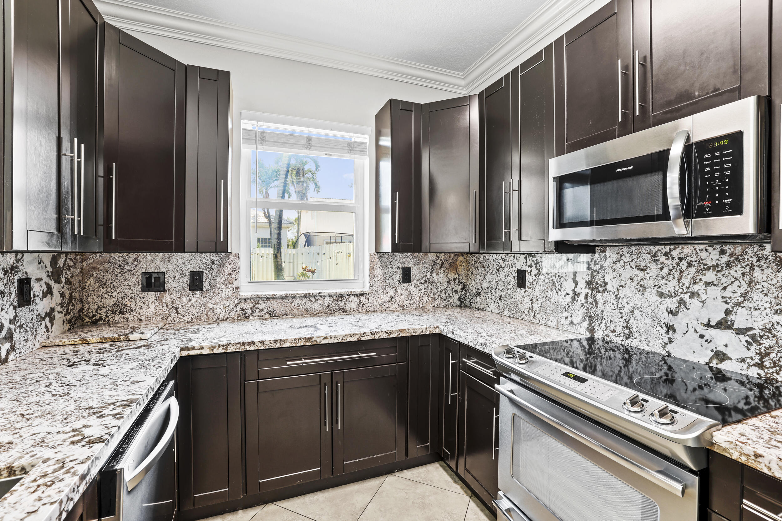 6878 NW 33rd, Margate FL 33063