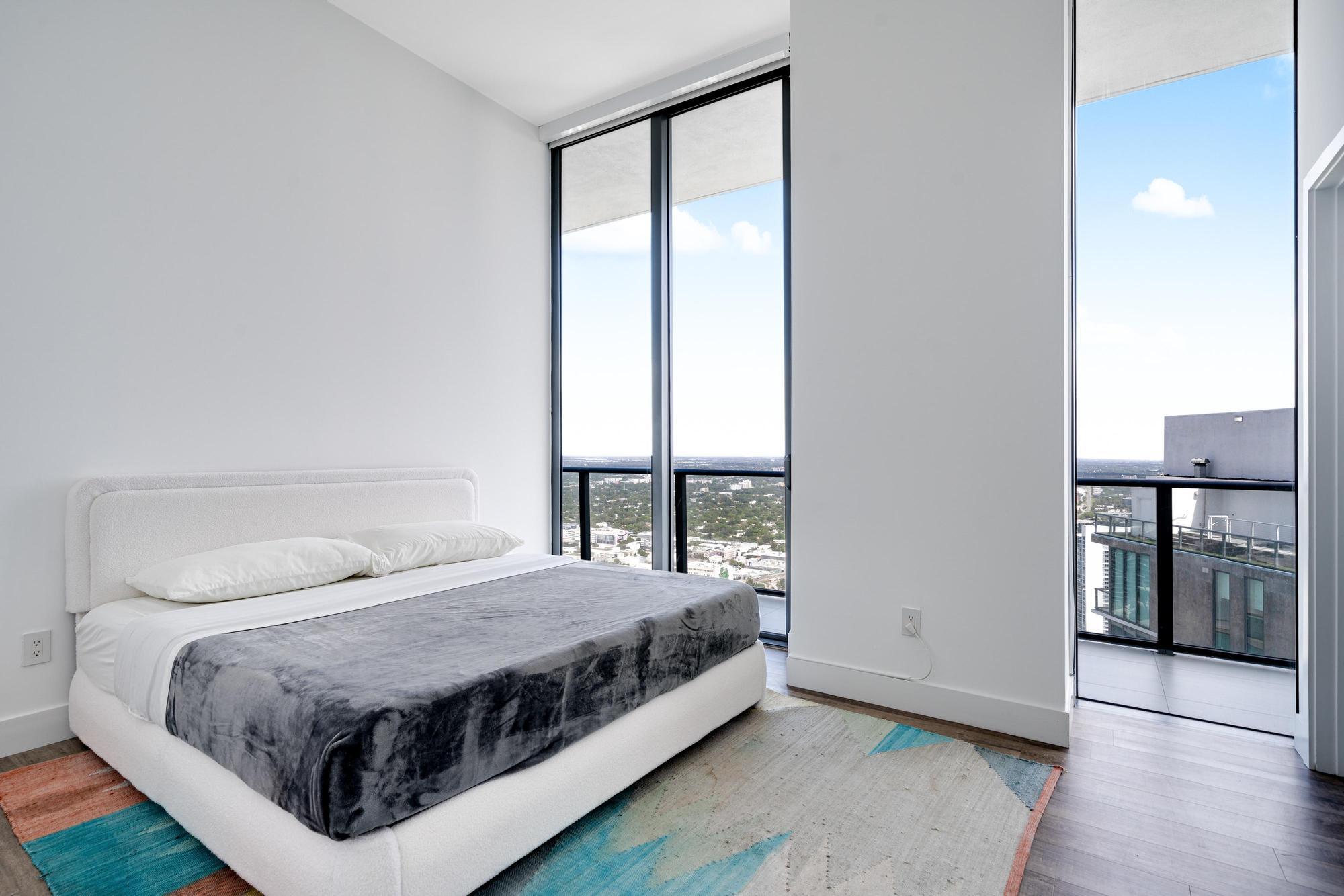 480 NE 31st #Ph5104, Miami FL 33137