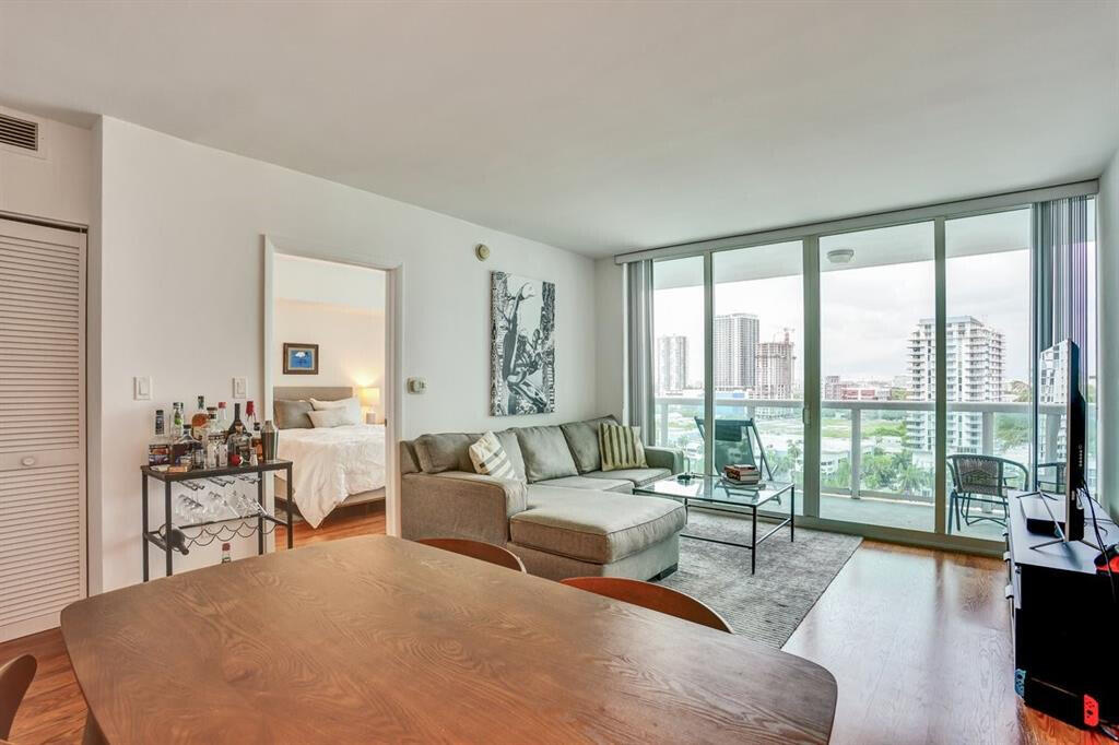 1800 N Bayshore #1610, Miami FL 33132