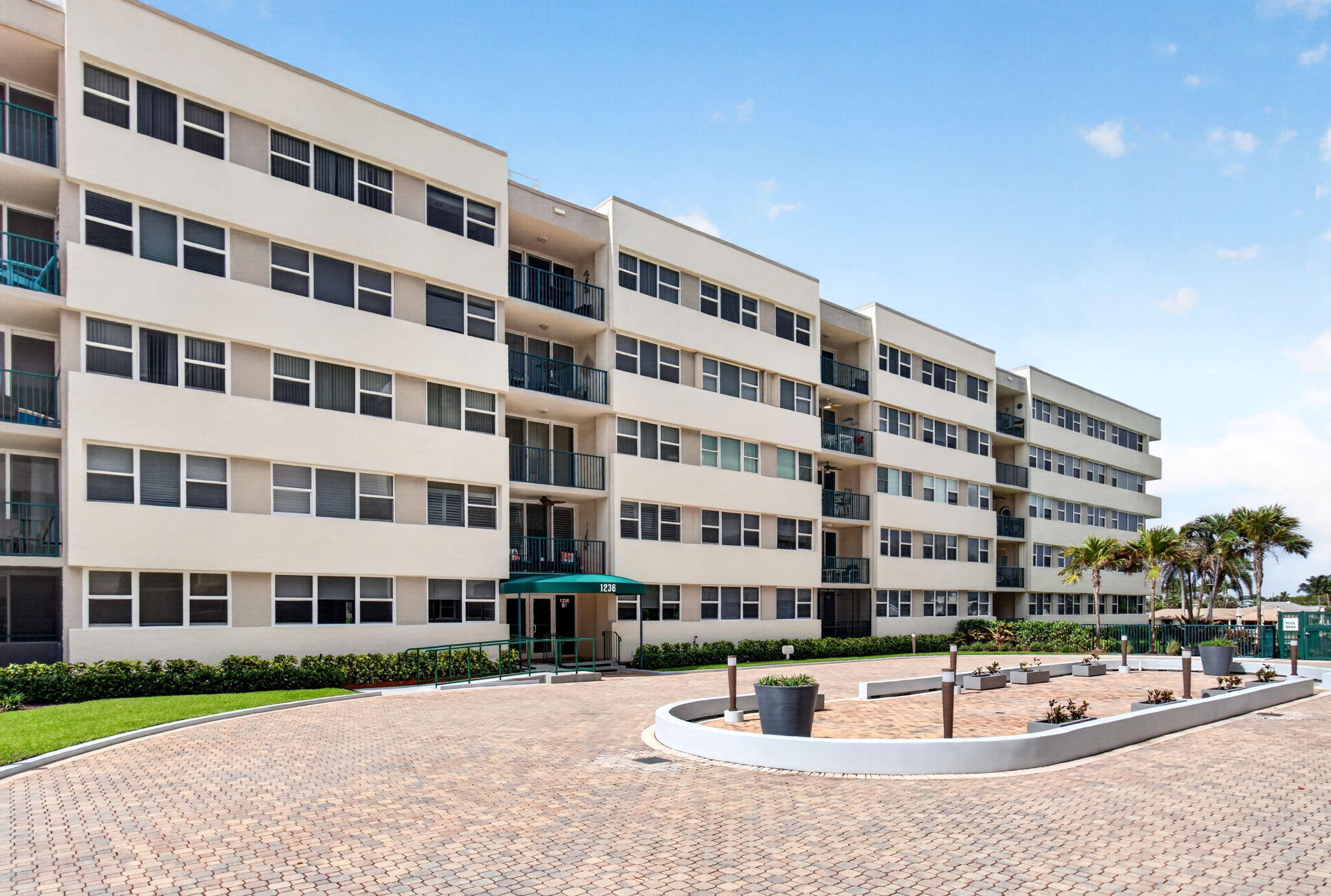 1236 Hillsboro Mile #406, Hillsboro Beach FL 33062