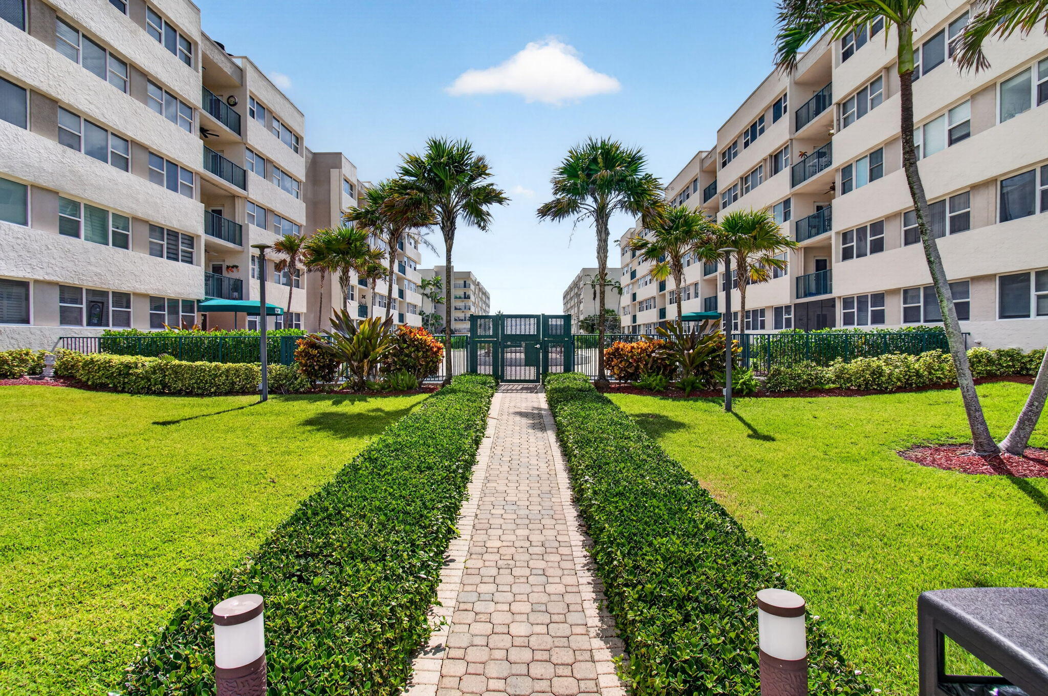 1236 Hillsboro Mile #406, Hillsboro Beach FL 33062