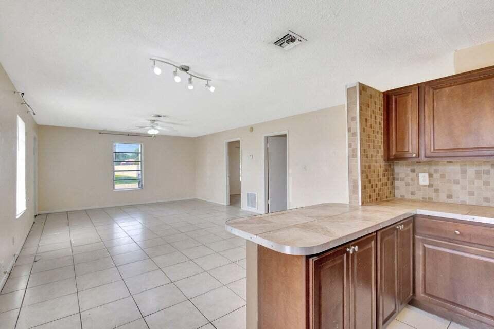 614 Holly #1, Palm Beach Gardens FL 33410