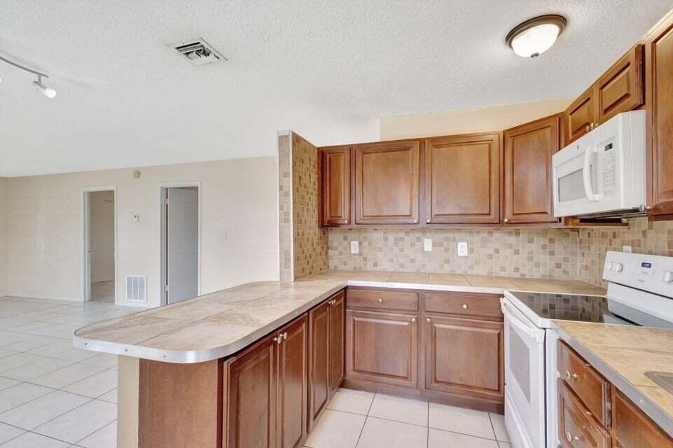 614 Holly #1, Palm Beach Gardens FL 33410