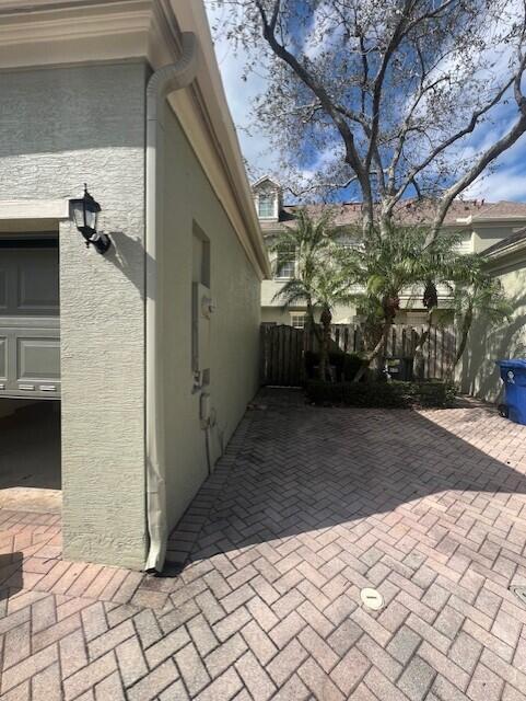 211 E Thatch Palm, Jupiter FL 33458