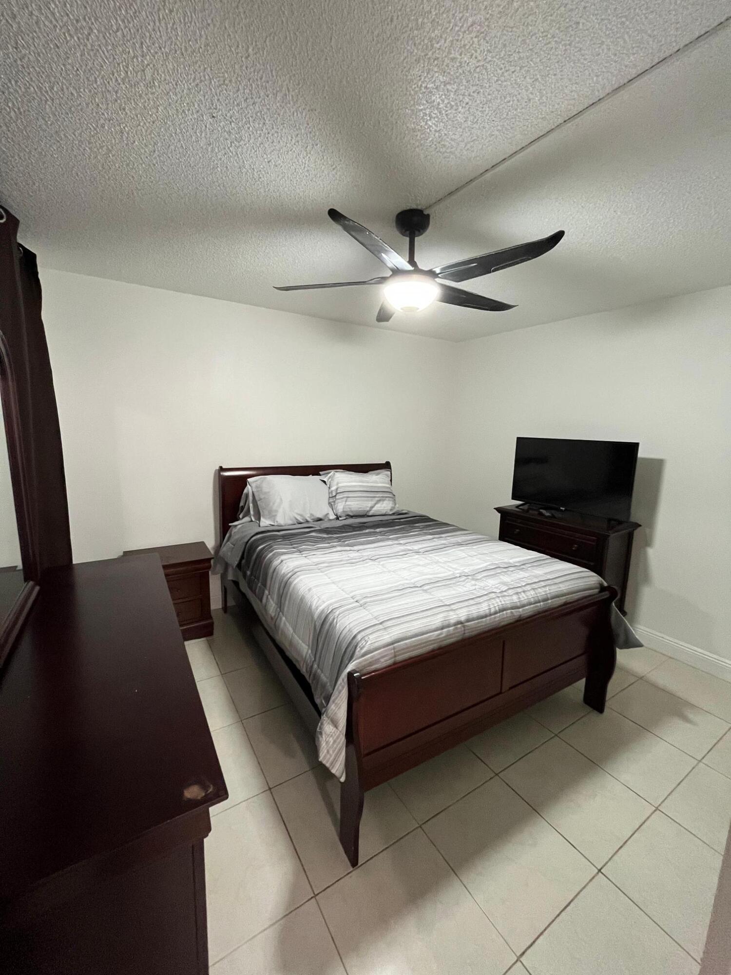 7041 Environ #127, Lauderhill FL 33319