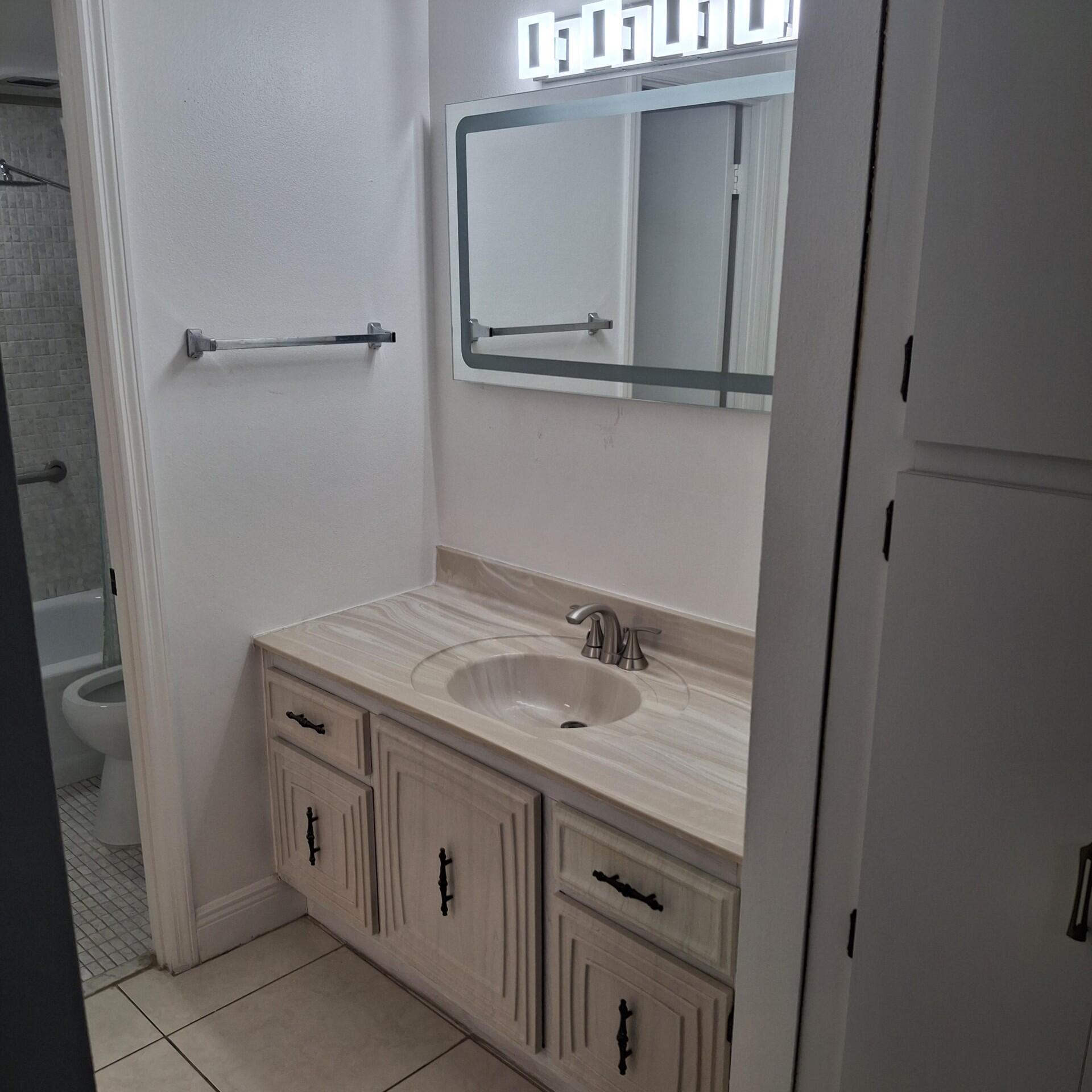 7041 Environ #127, Lauderhill FL 33319