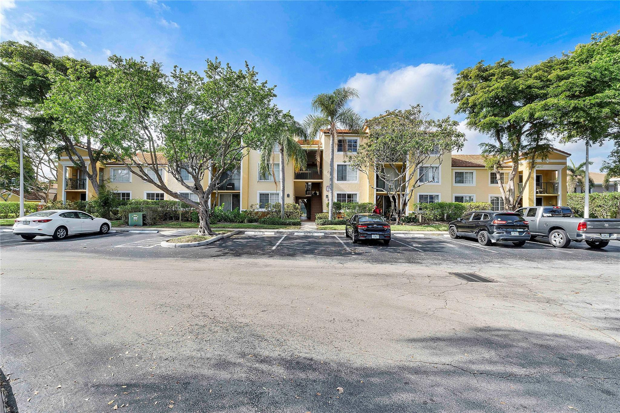 120 Yacht Club #305, Hypoluxo FL 33462