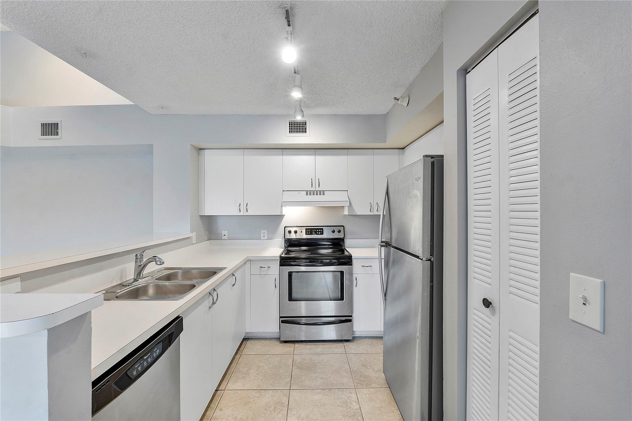 120 Yacht Club #305, Hypoluxo FL 33462