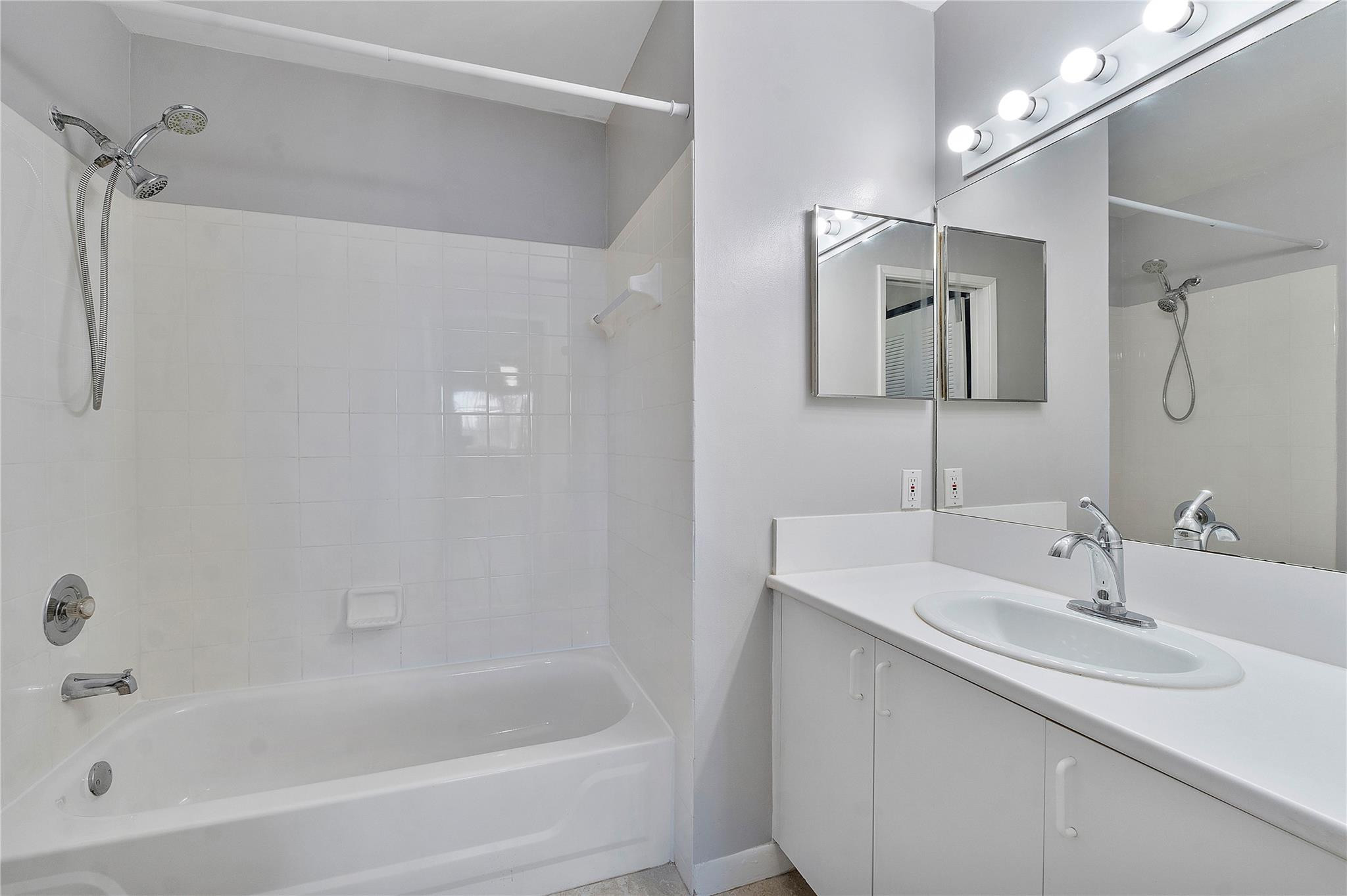 120 Yacht Club #305, Hypoluxo FL 33462