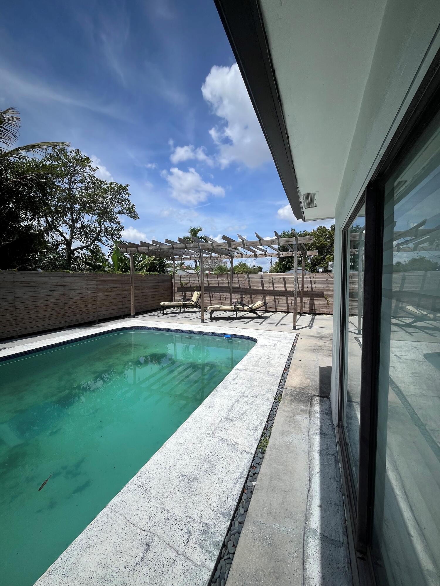 6800 SW 7th, North Lauderdale FL 33068