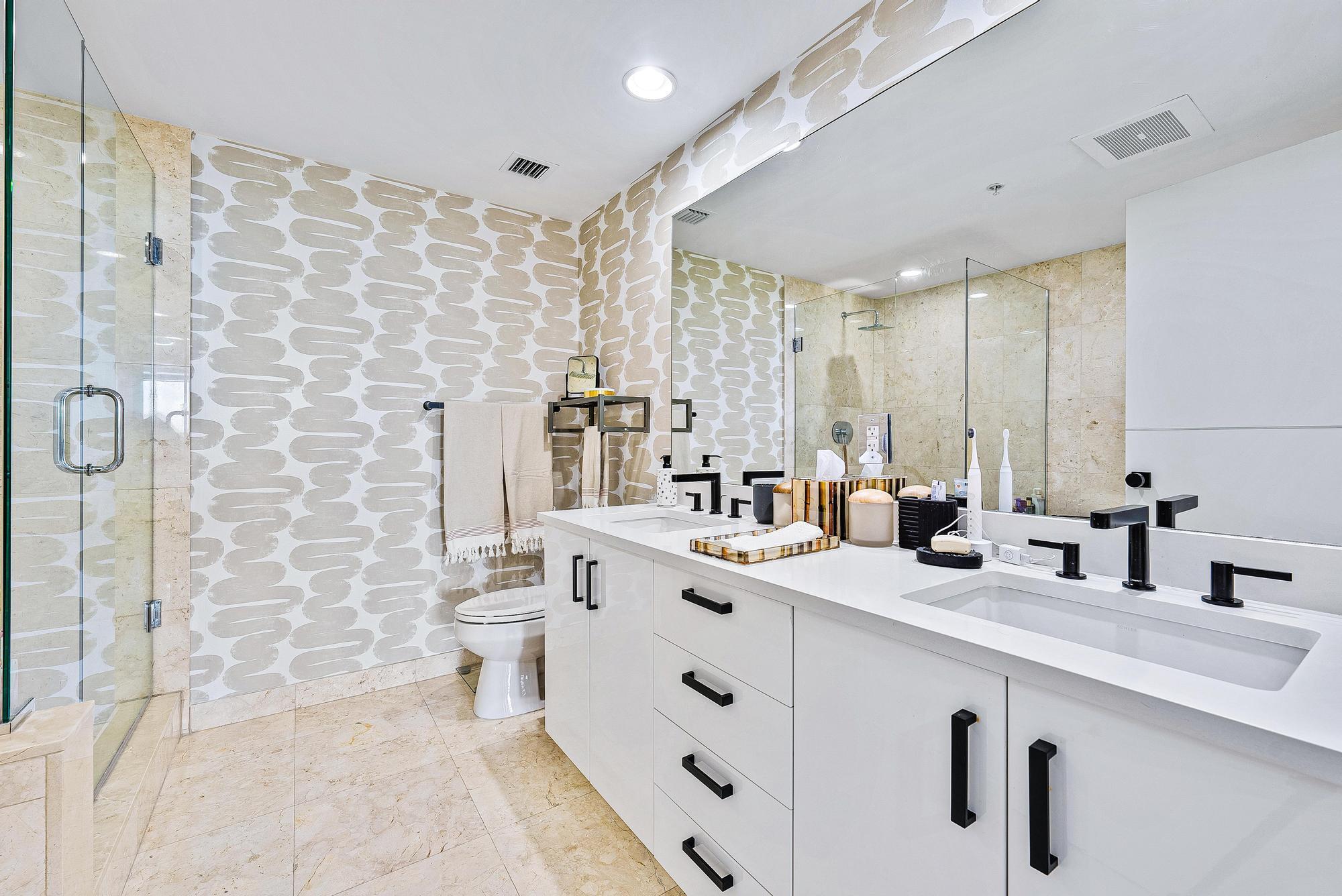 550 Okeechobee #422, West Palm Beach FL 33401