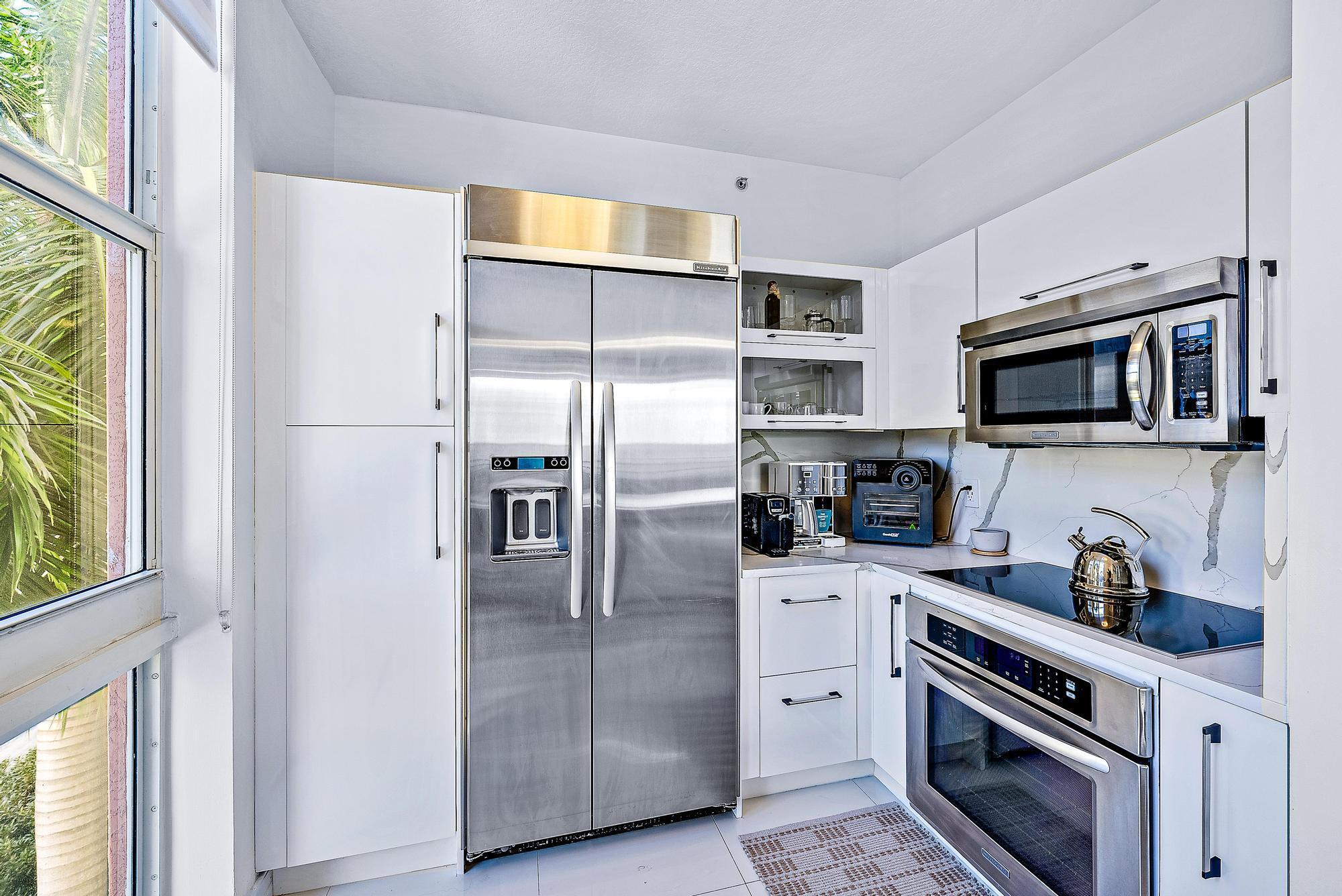 550 Okeechobee #422, West Palm Beach FL 33401
