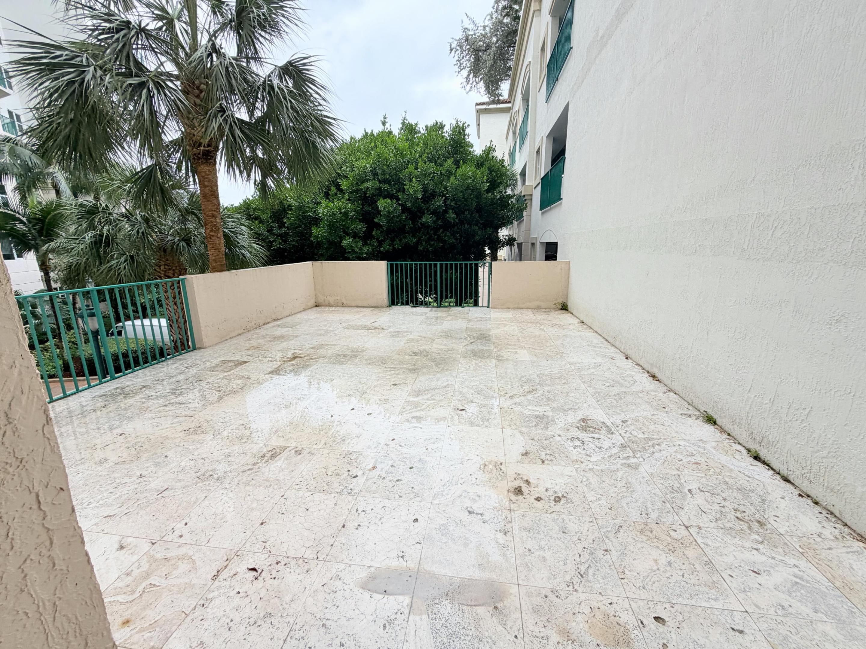 19900 E Country Club #210, Aventura FL 33180
