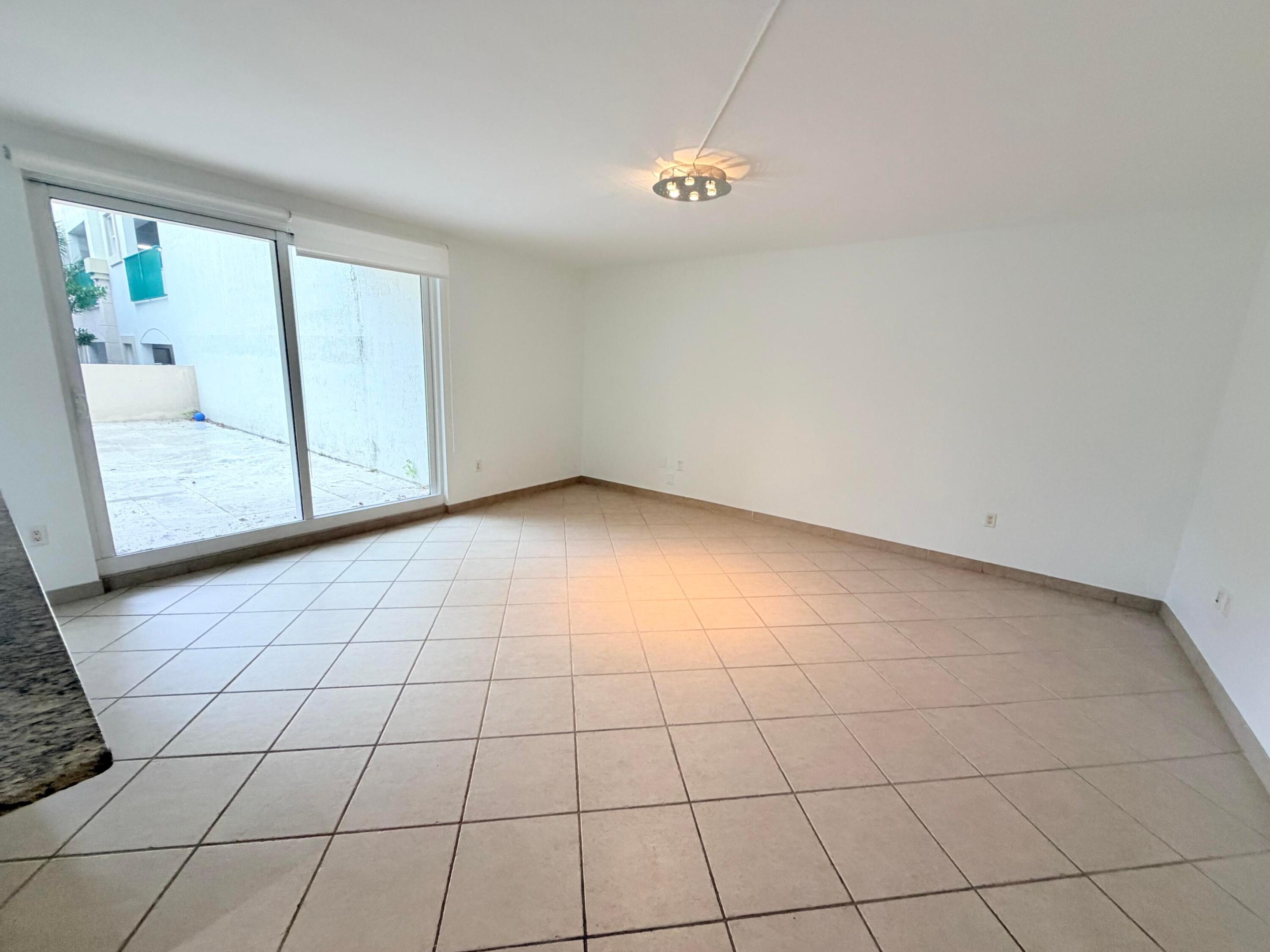 19900 E Country Club #210, Aventura FL 33180