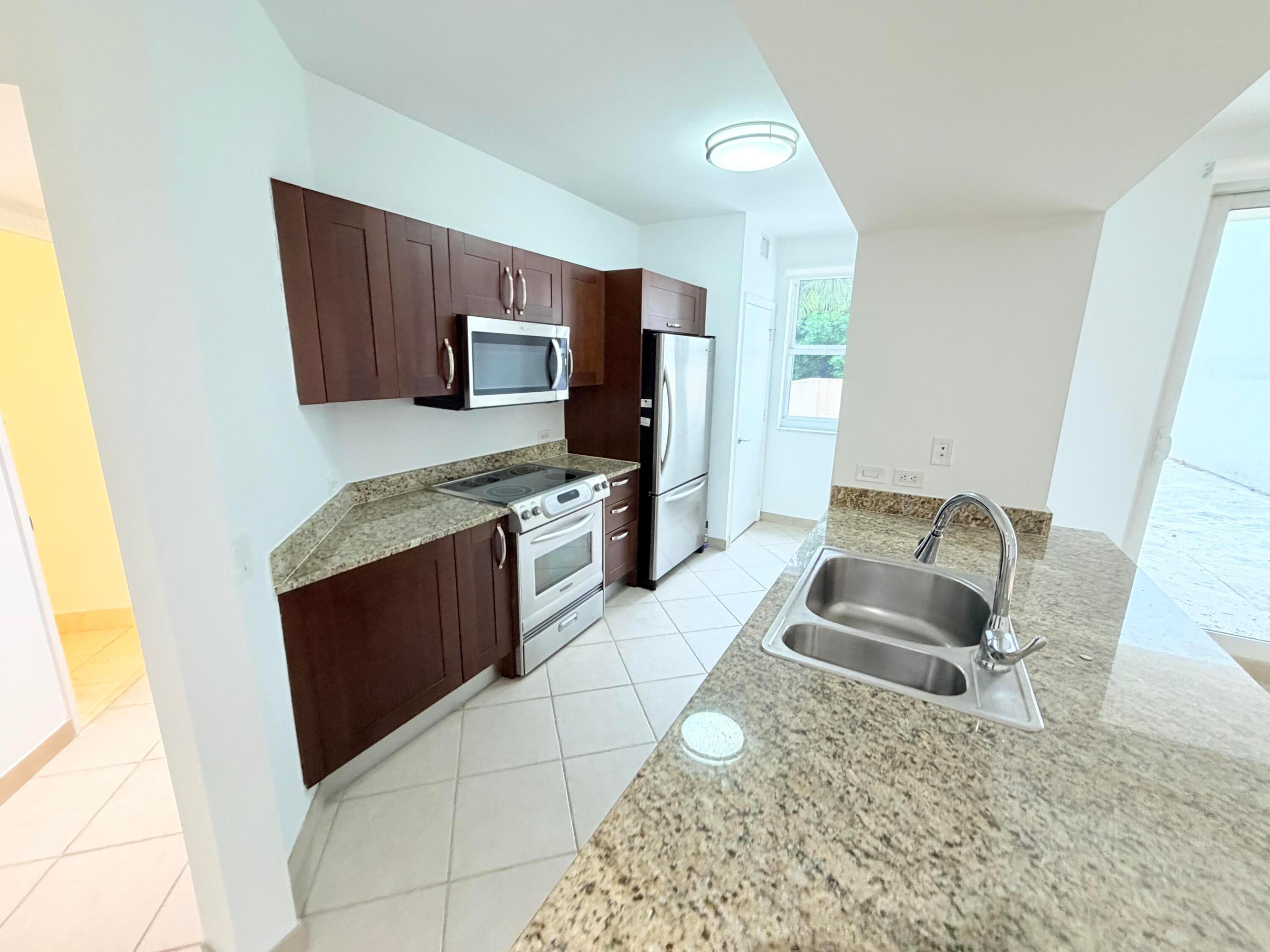 19900 E Country Club #210, Aventura FL 33180