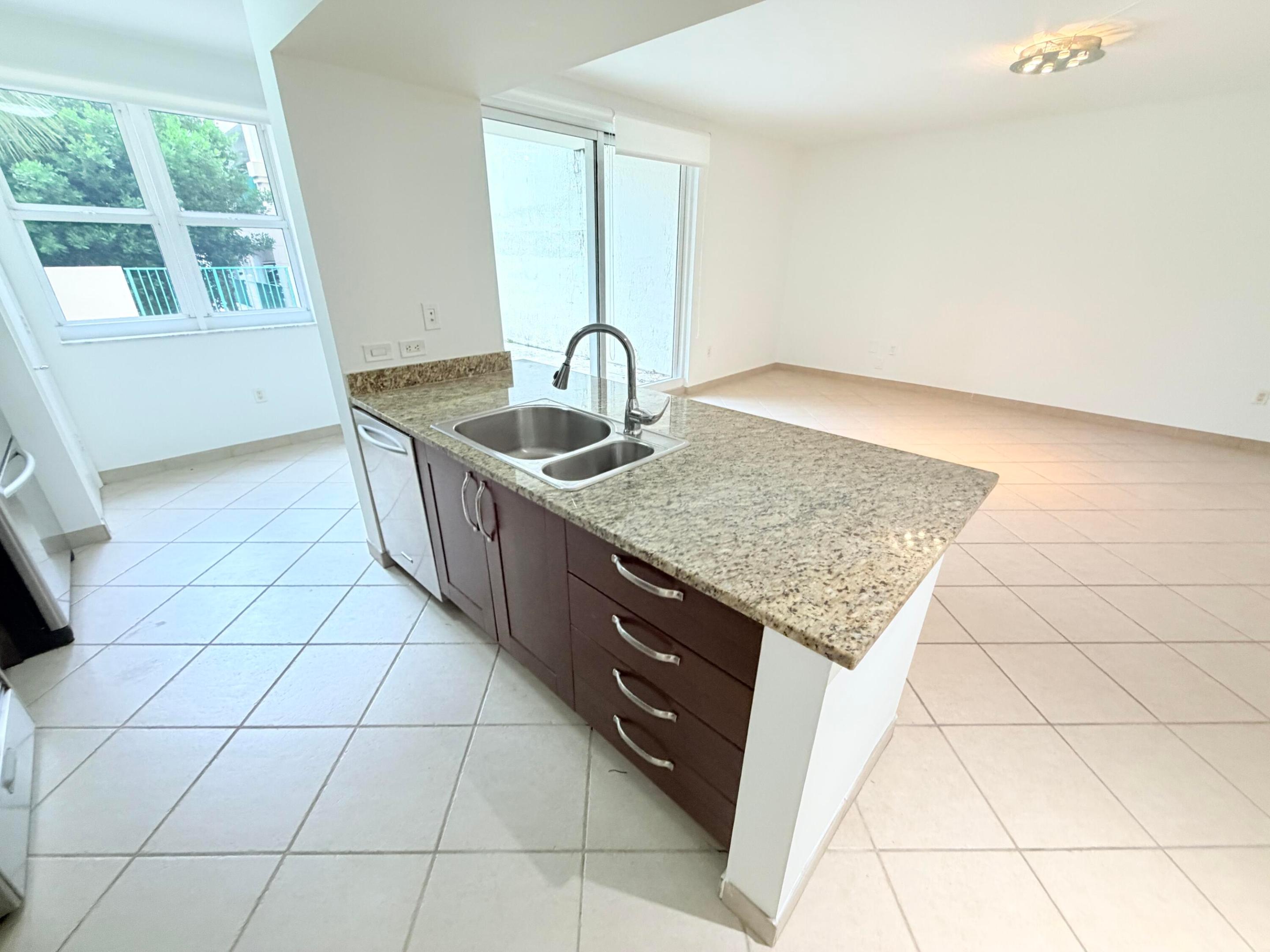 19900 E Country Club #210, Aventura FL 33180