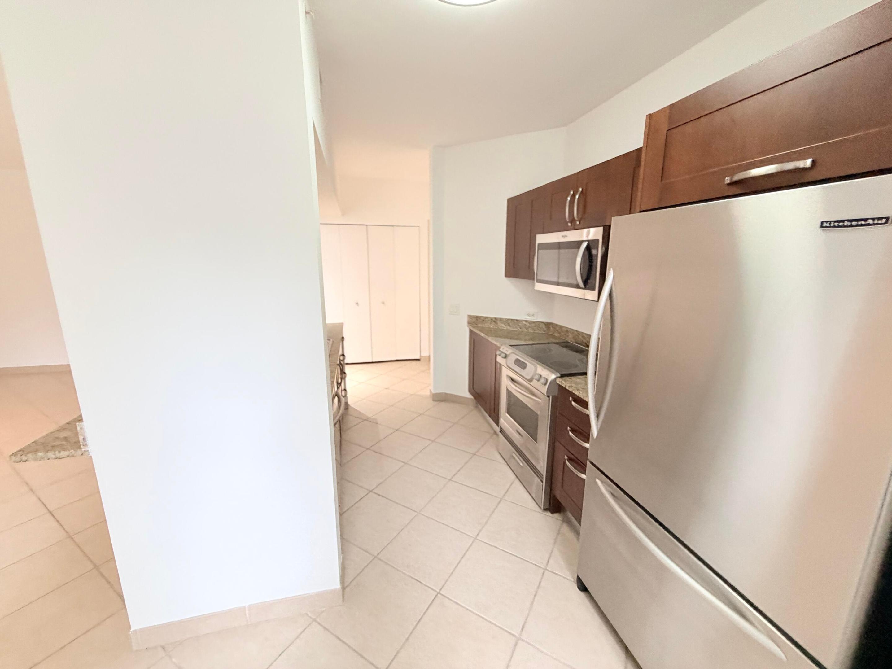 19900 E Country Club #210, Aventura FL 33180