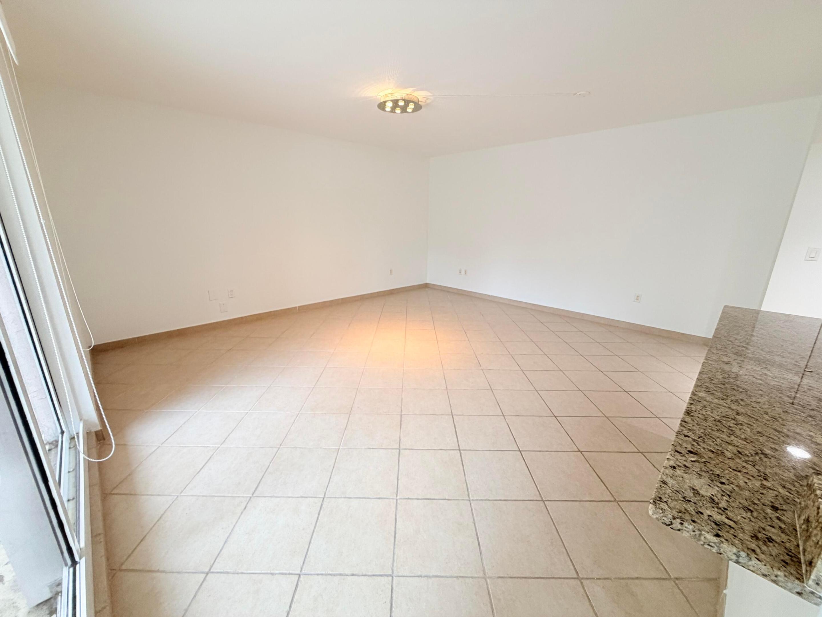 19900 E Country Club #210, Aventura FL 33180
