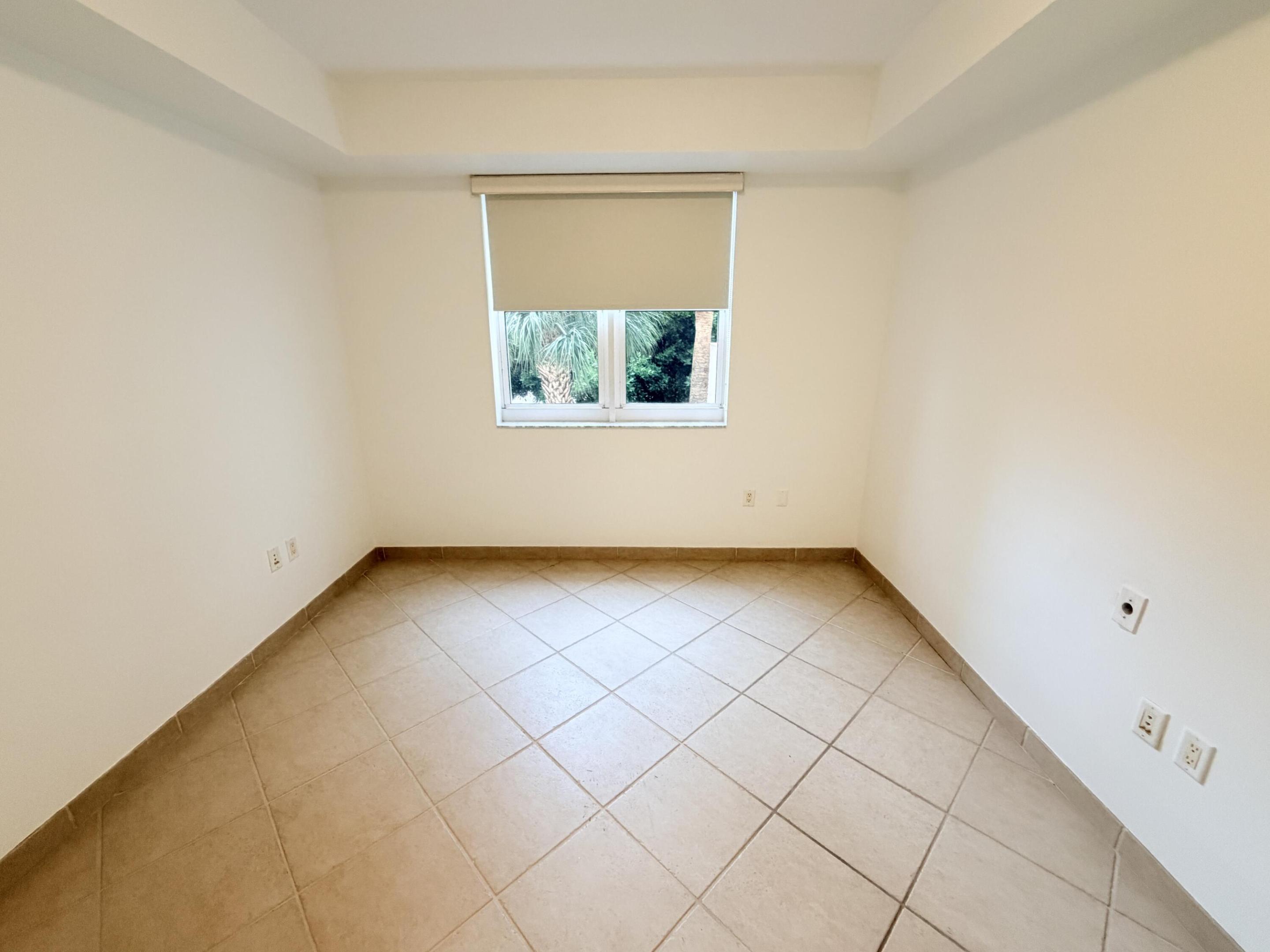 19900 E Country Club #210, Aventura FL 33180