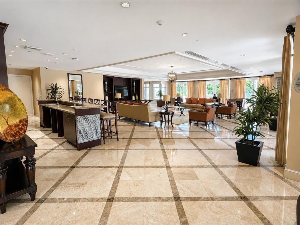 19900 E Country Club #210, Aventura FL 33180