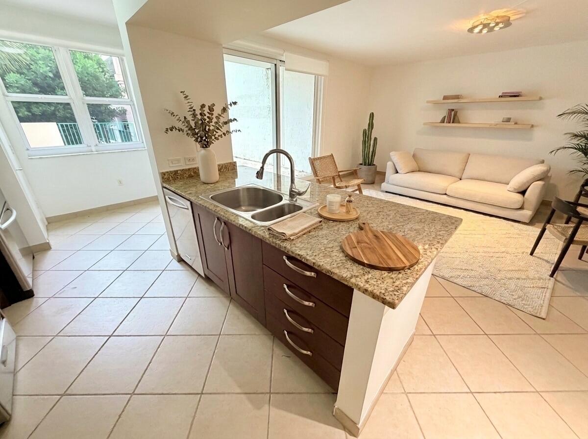 19900 E Country Club #210, Aventura FL 33180