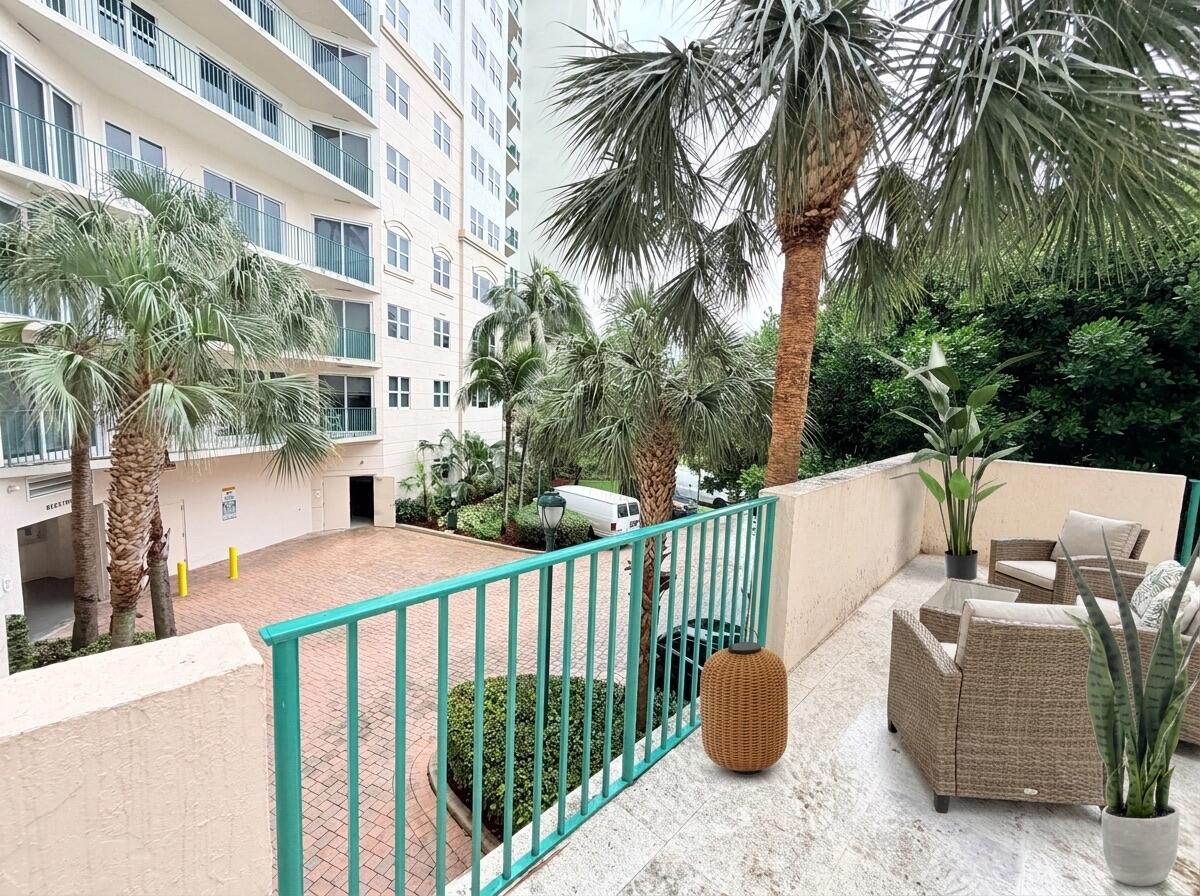 19900 E Country Club #210, Aventura FL 33180