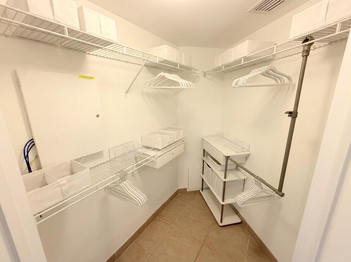 19900 E Country Club #210, Aventura FL 33180