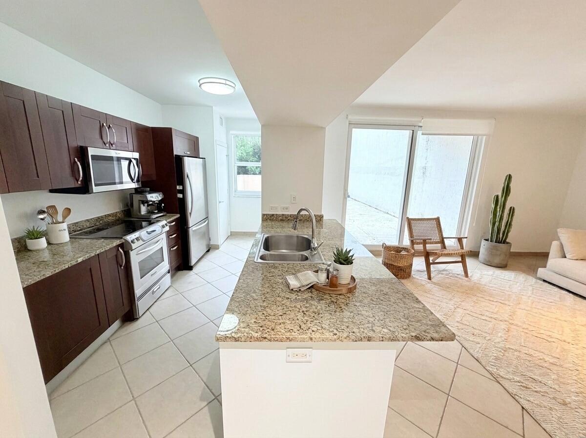 19900 E Country Club #210, Aventura FL 33180