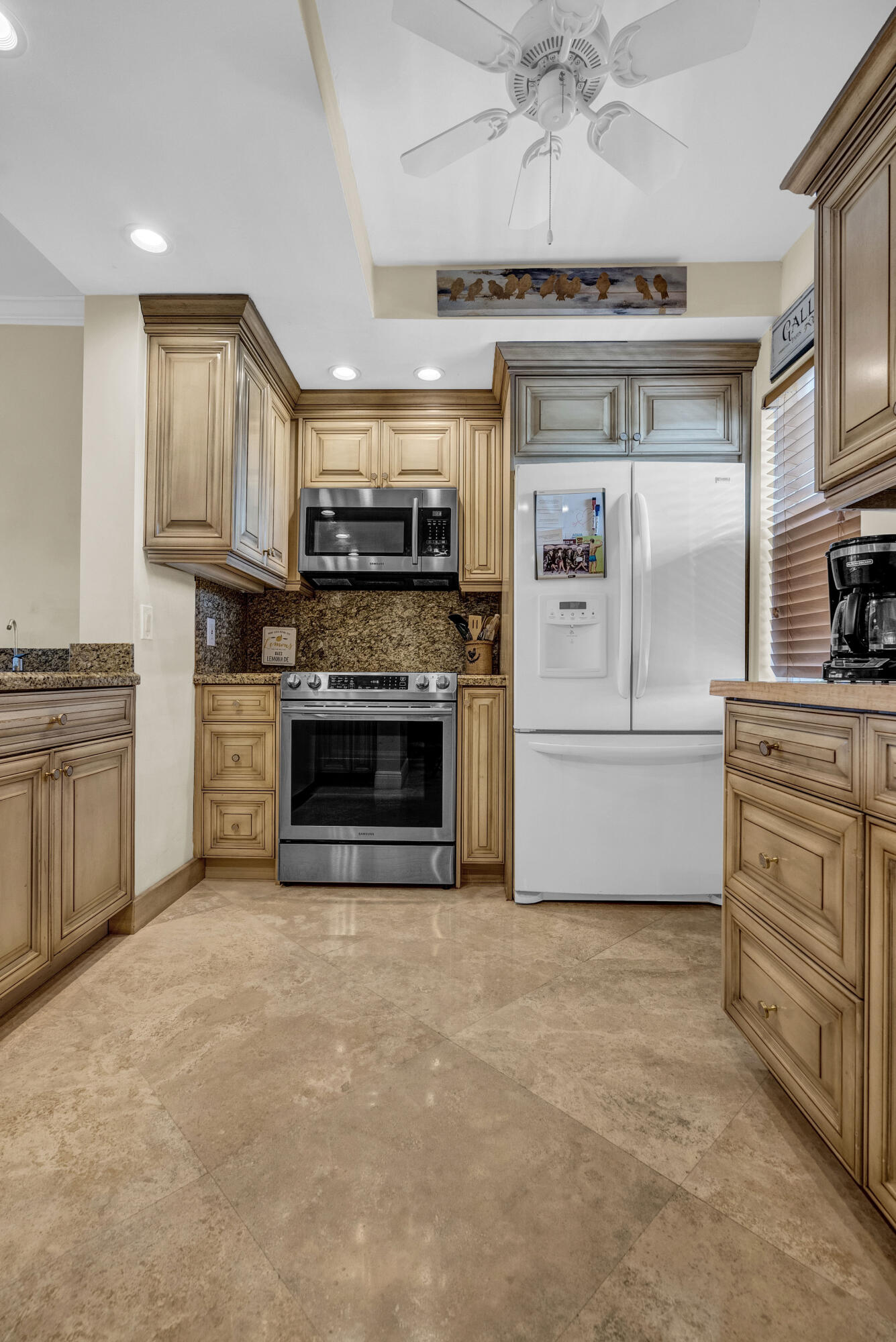 3050 NE 48th #305, Lighthouse Point FL 33064