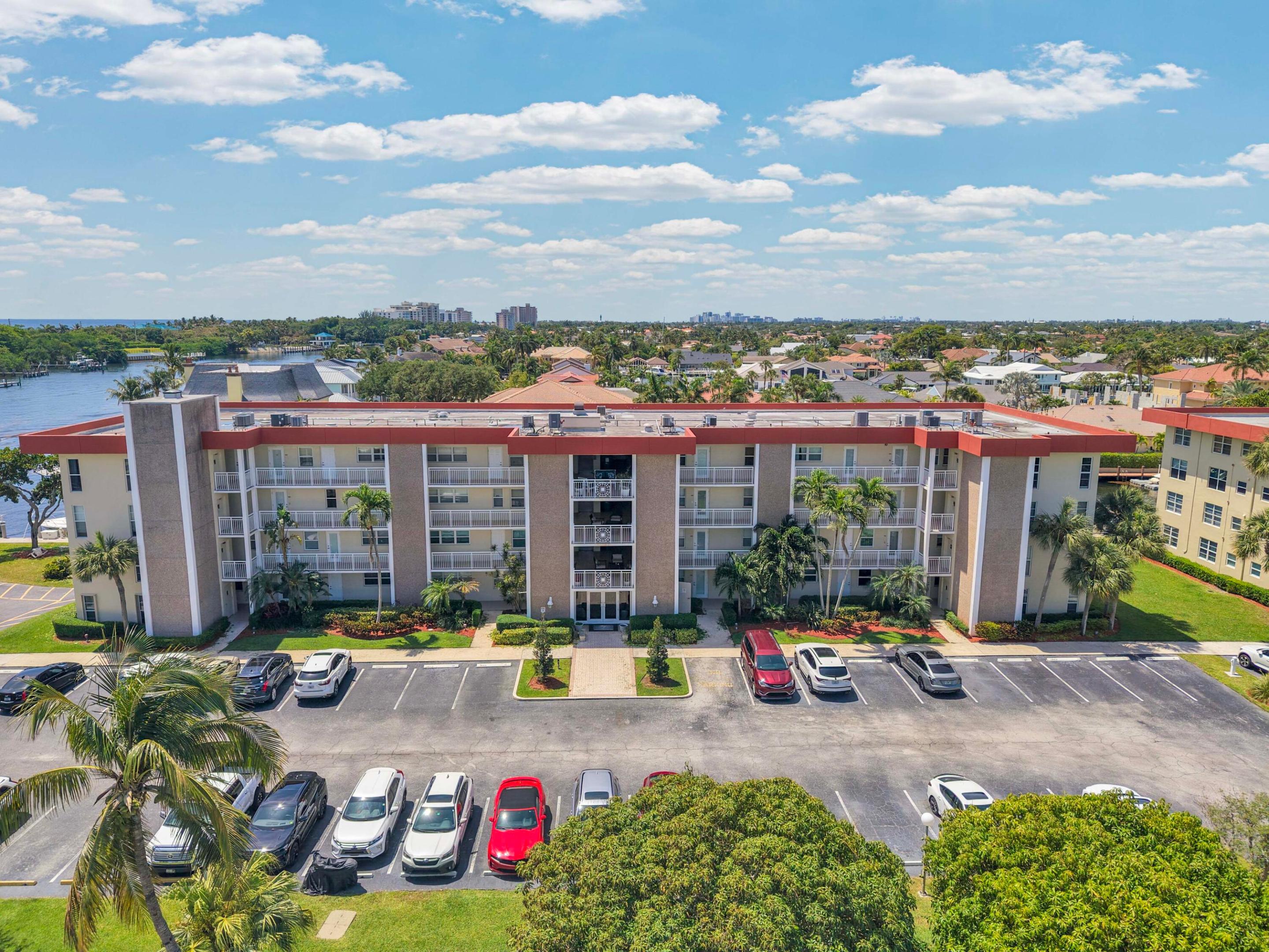 3050 NE 48th #305, Lighthouse Point FL 33064