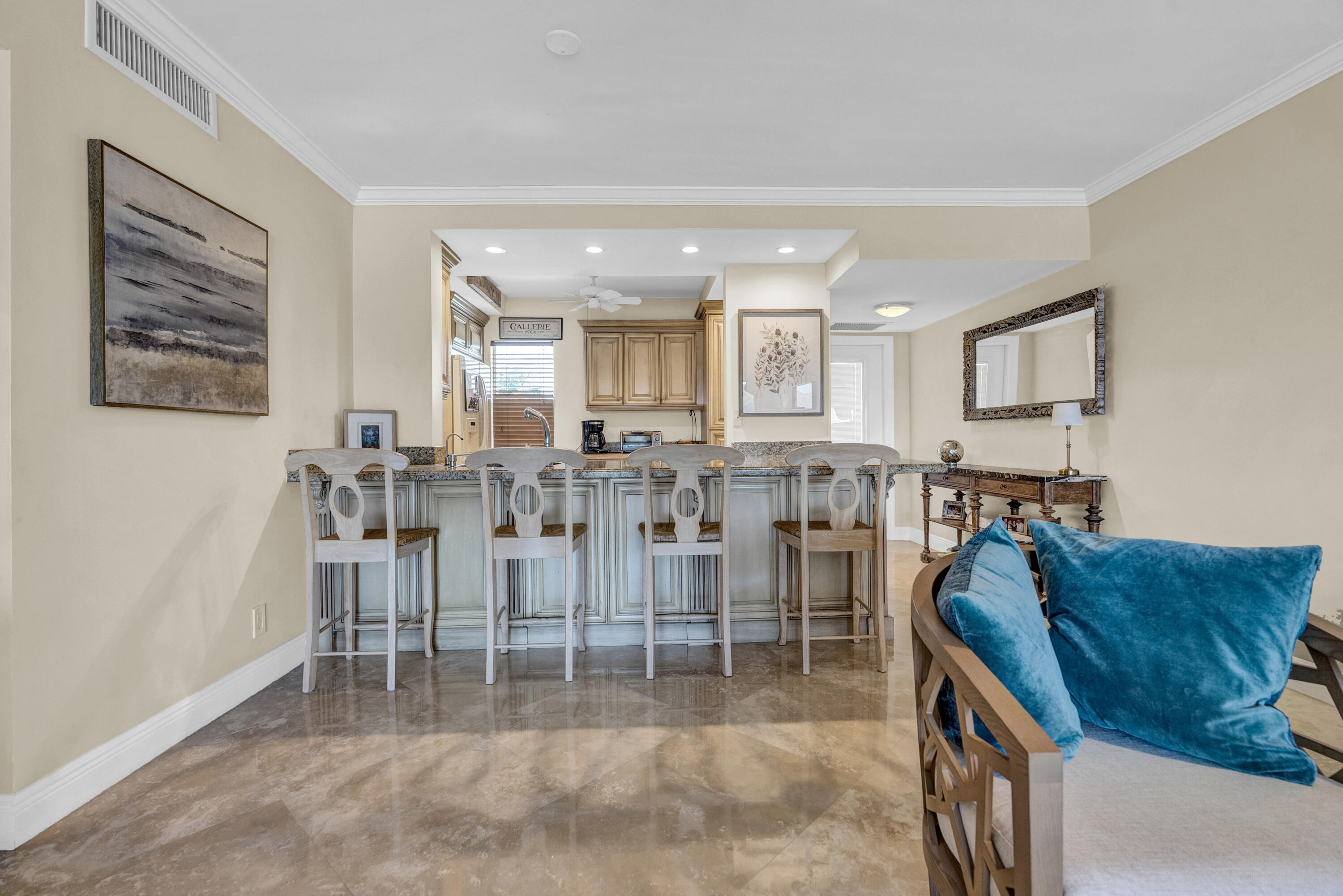 3050 NE 48th #305, Lighthouse Point FL 33064