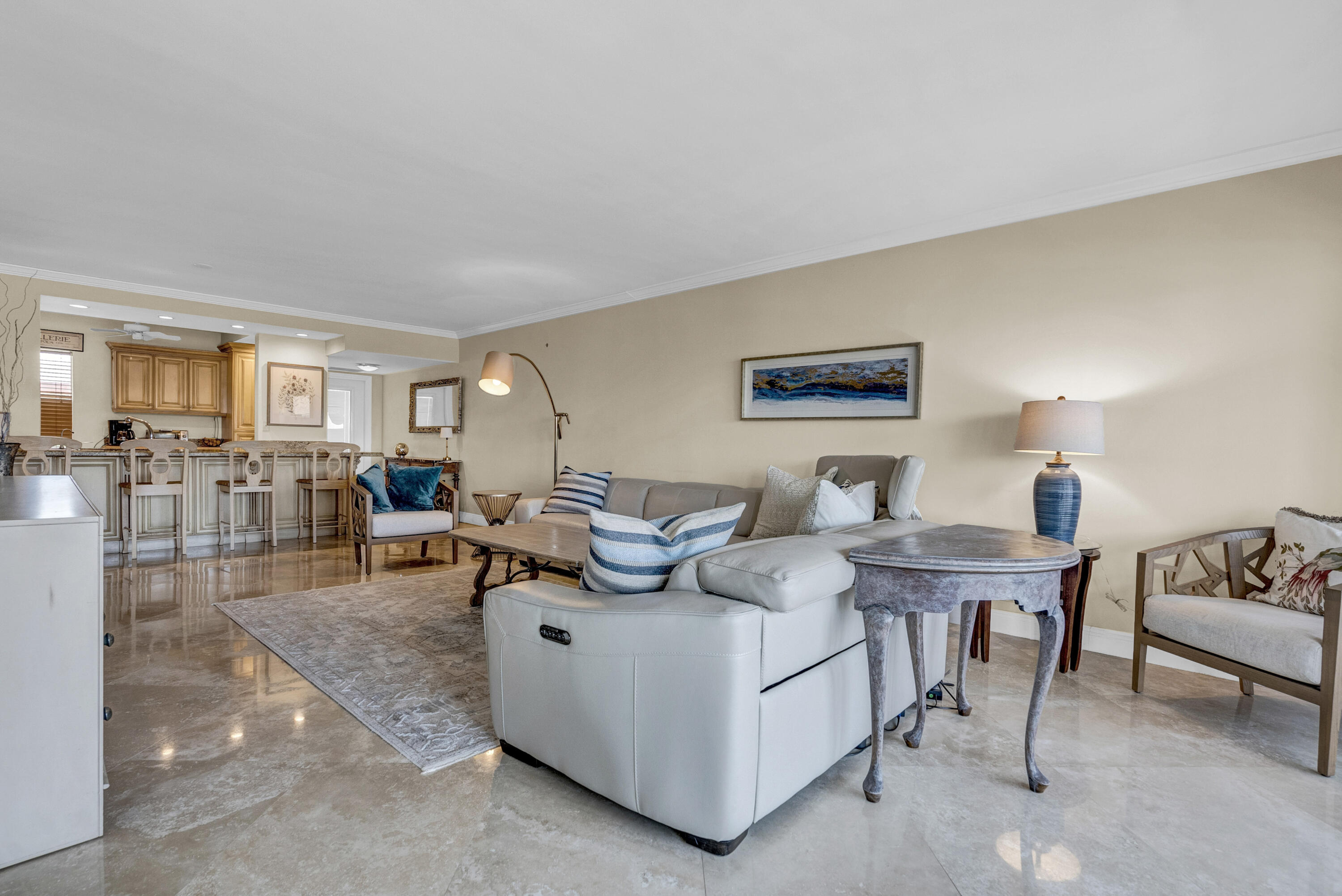 3050 NE 48th #305, Lighthouse Point FL 33064