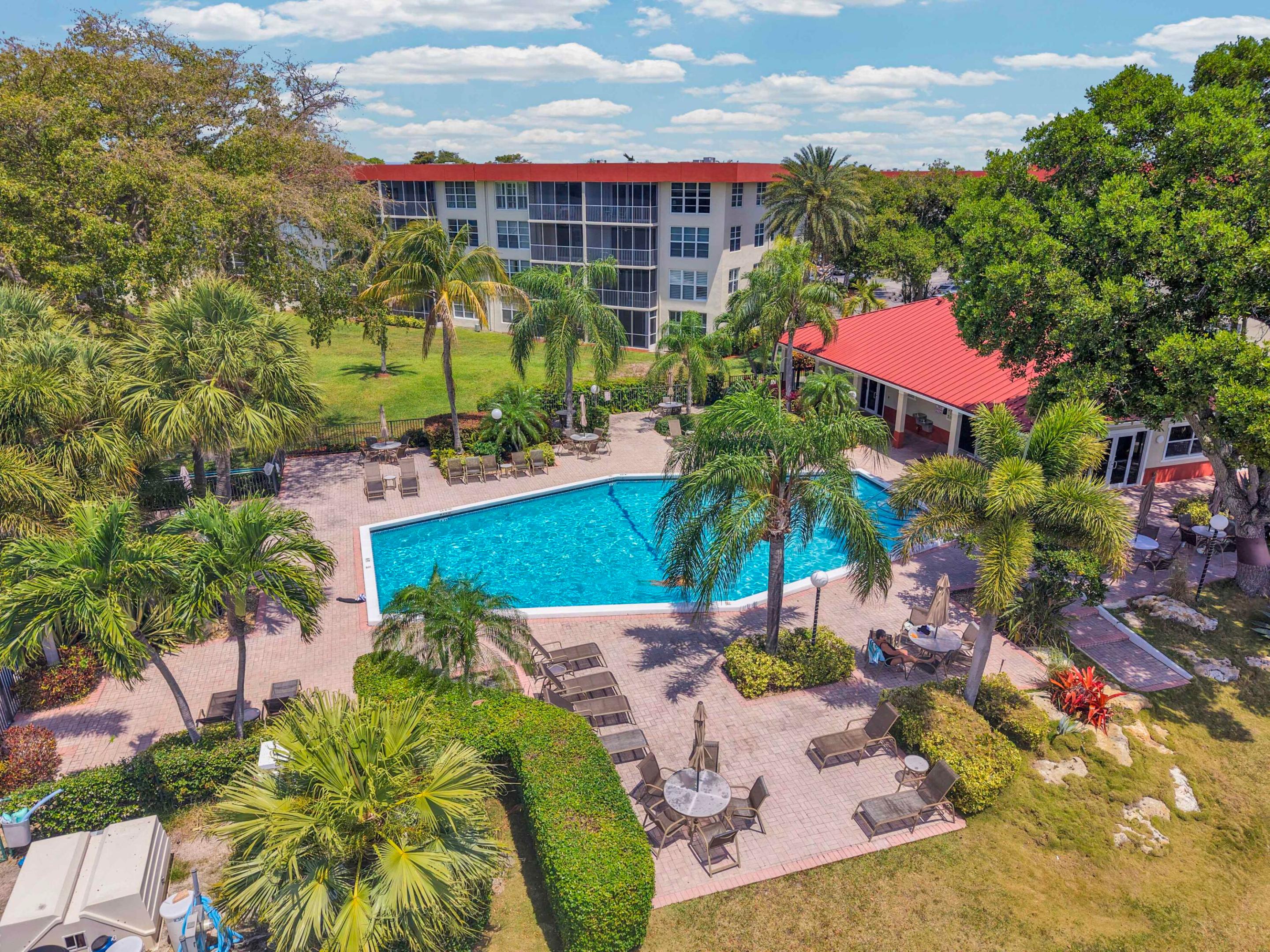 3050 NE 48th #305, Lighthouse Point FL 33064