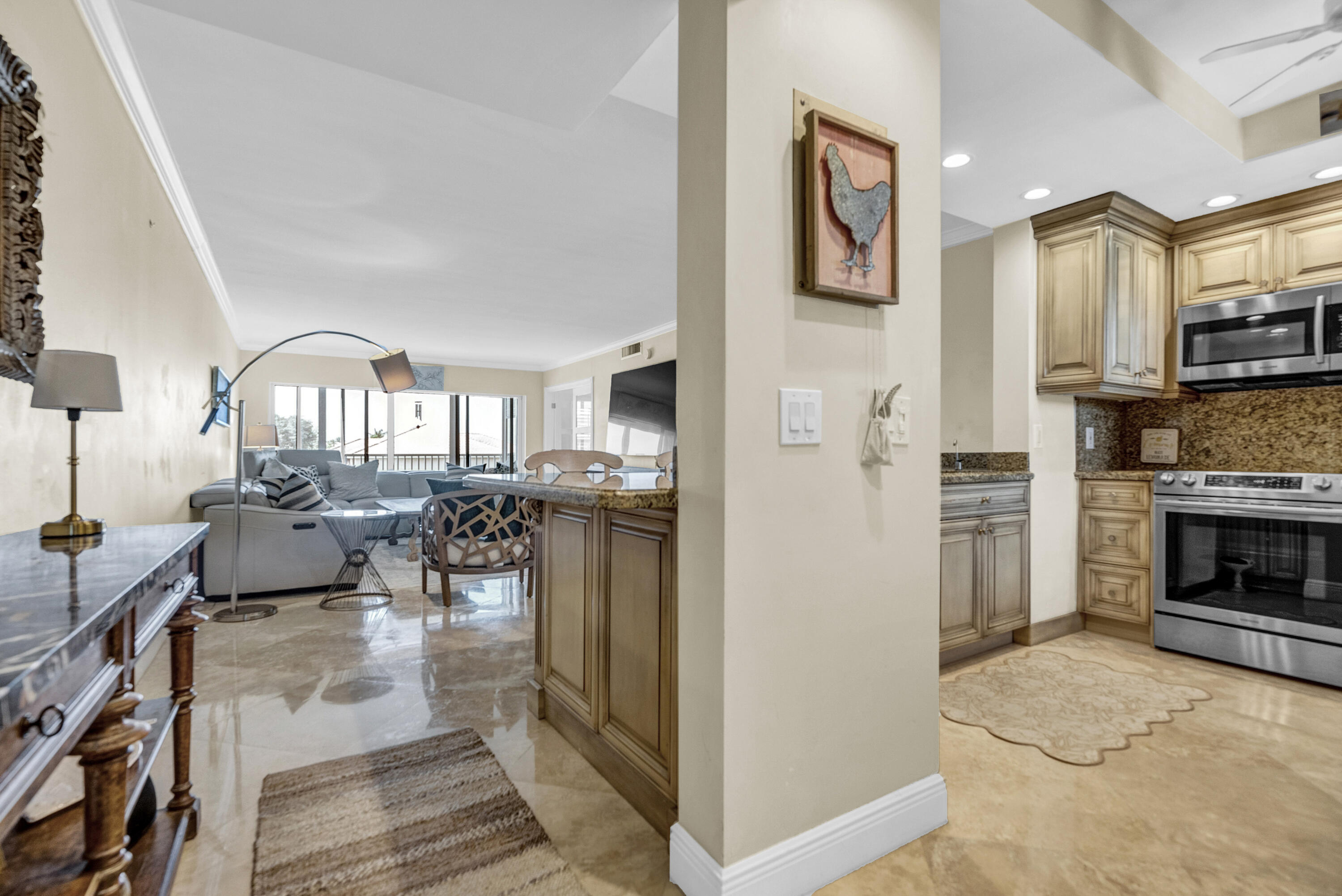 3050 NE 48th #305, Lighthouse Point FL 33064
