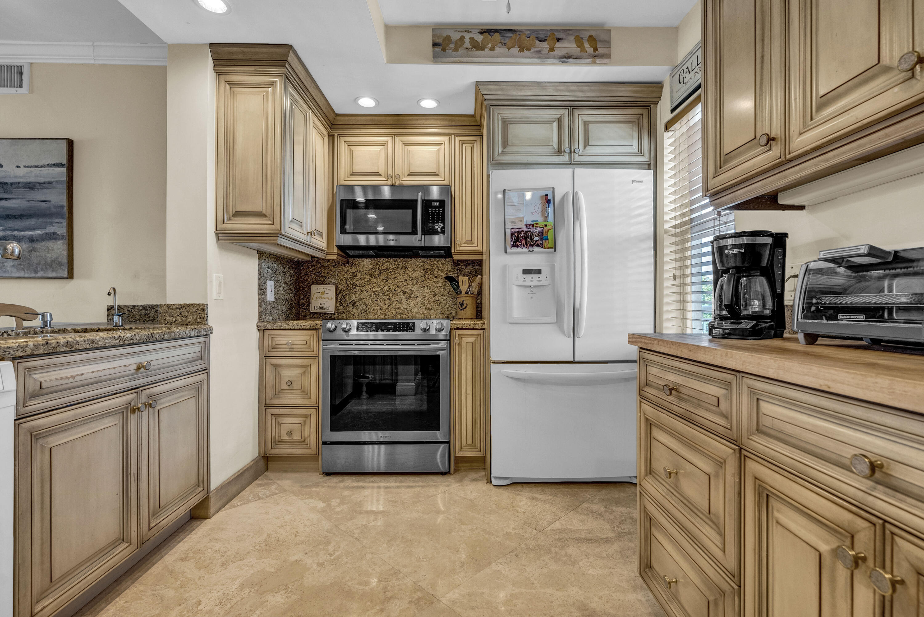 3050 NE 48th #305, Lighthouse Point FL 33064