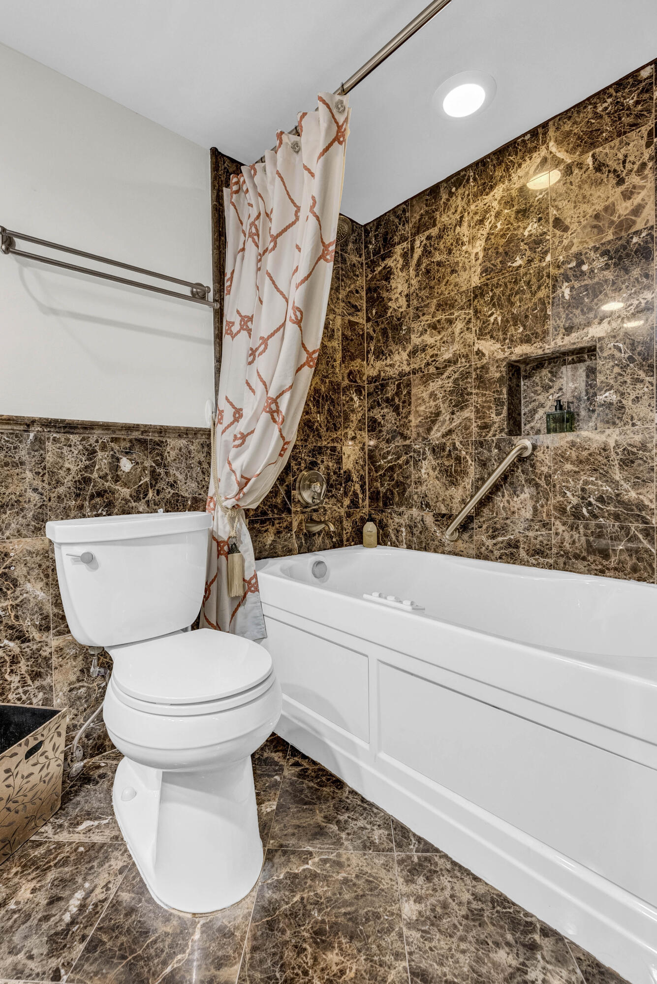 3050 NE 48th #305, Lighthouse Point FL 33064