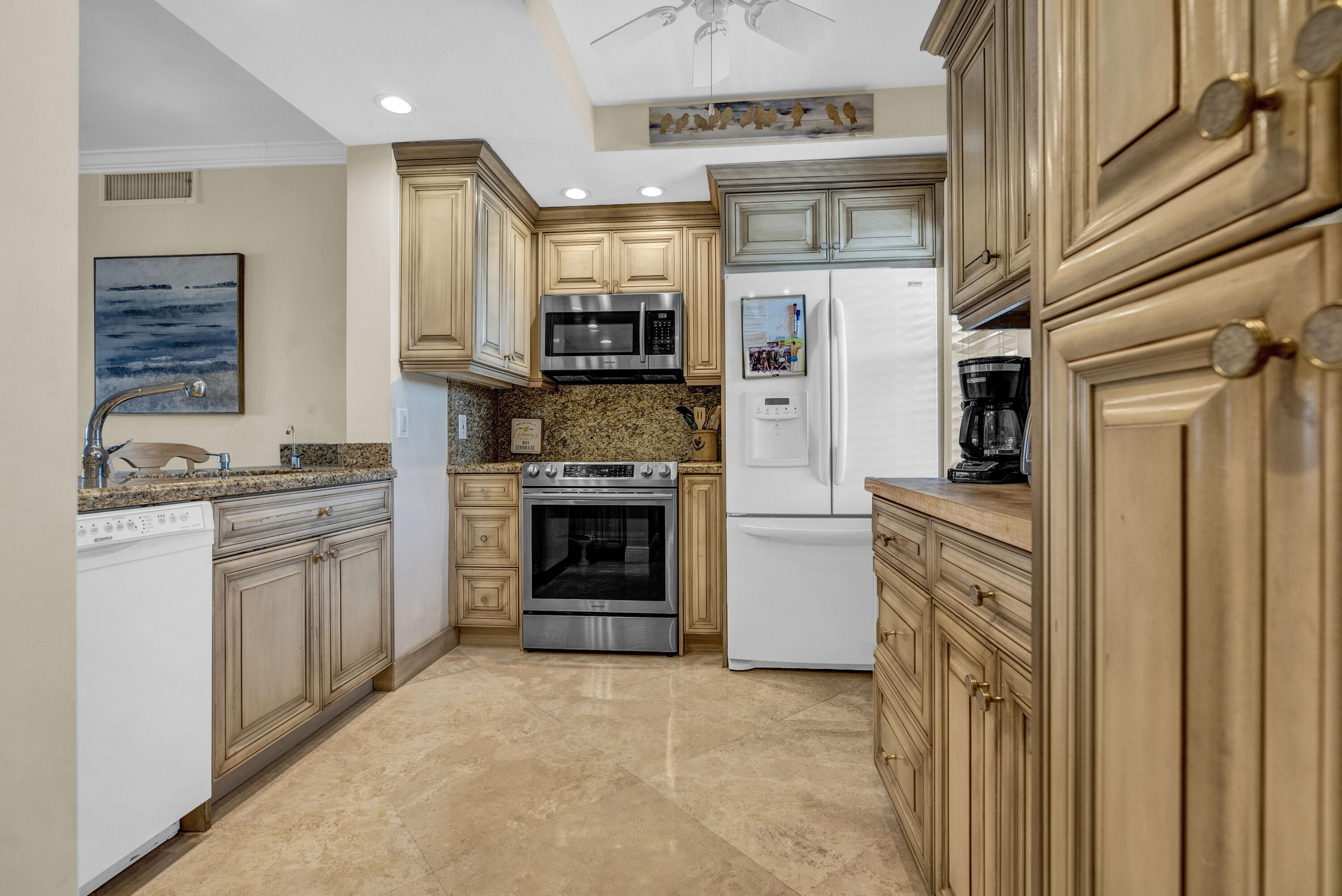 3050 NE 48th #305, Lighthouse Point FL 33064