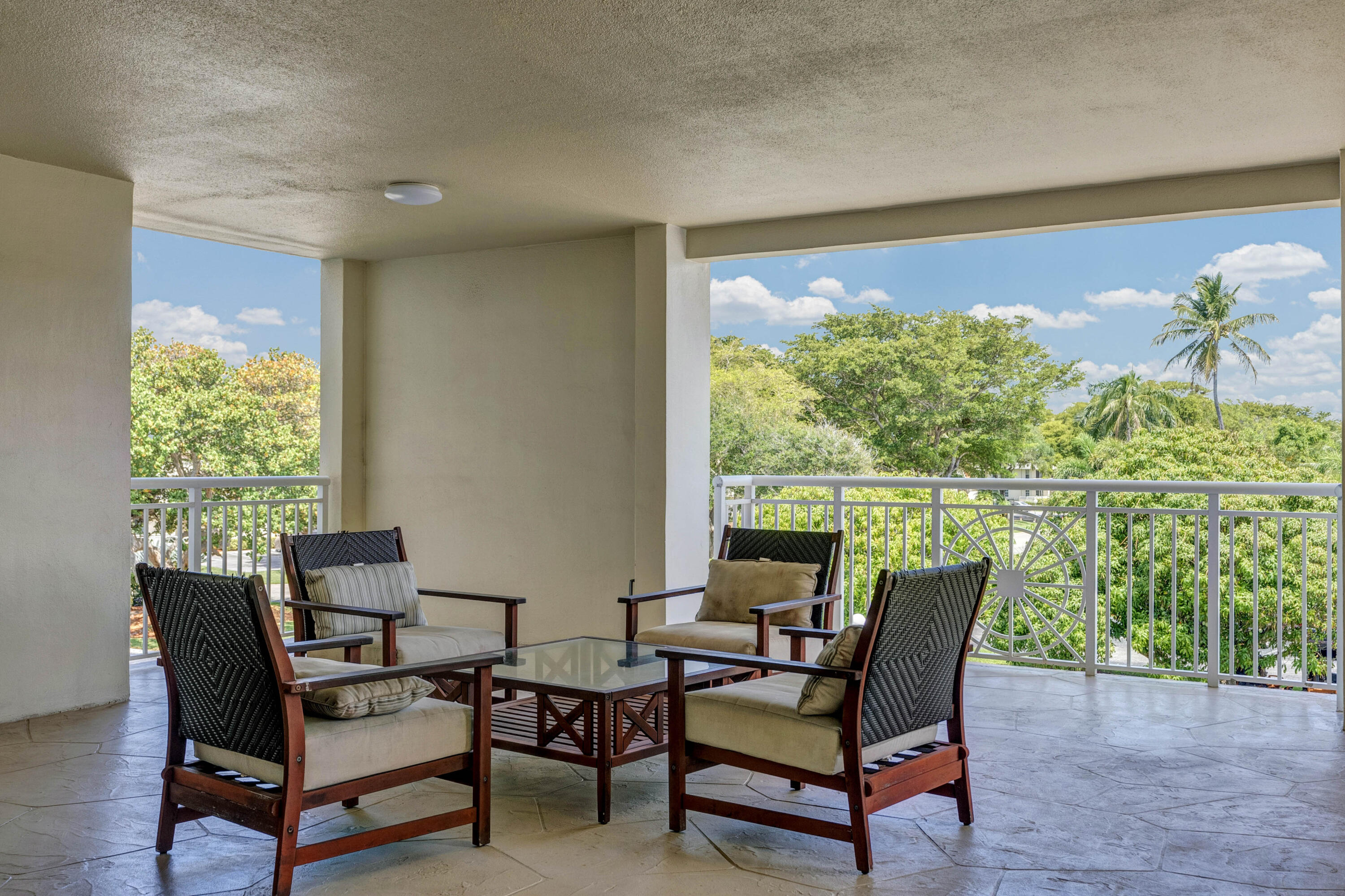 3050 NE 48th #305, Lighthouse Point FL 33064