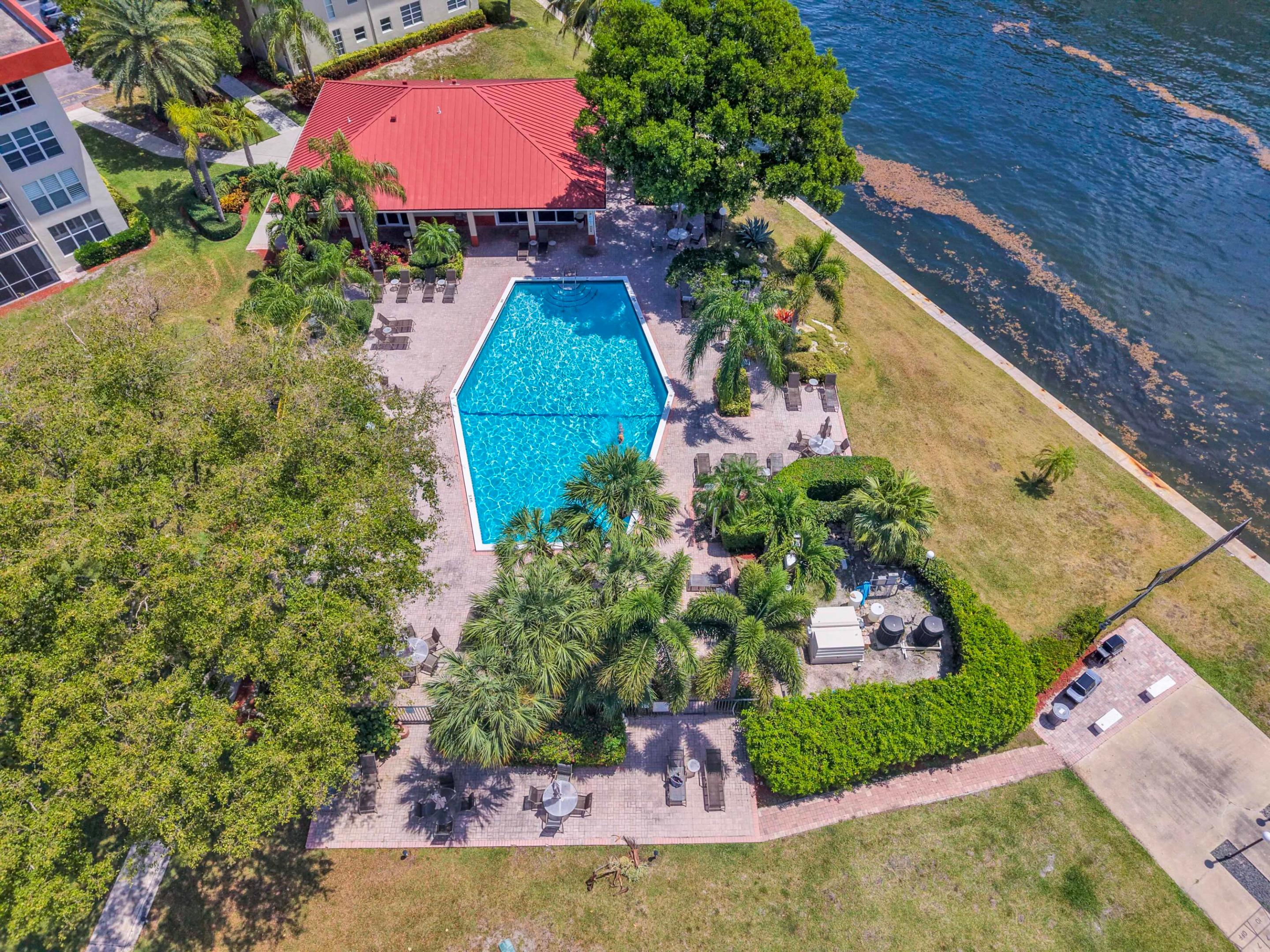 3050 NE 48th #305, Lighthouse Point FL 33064